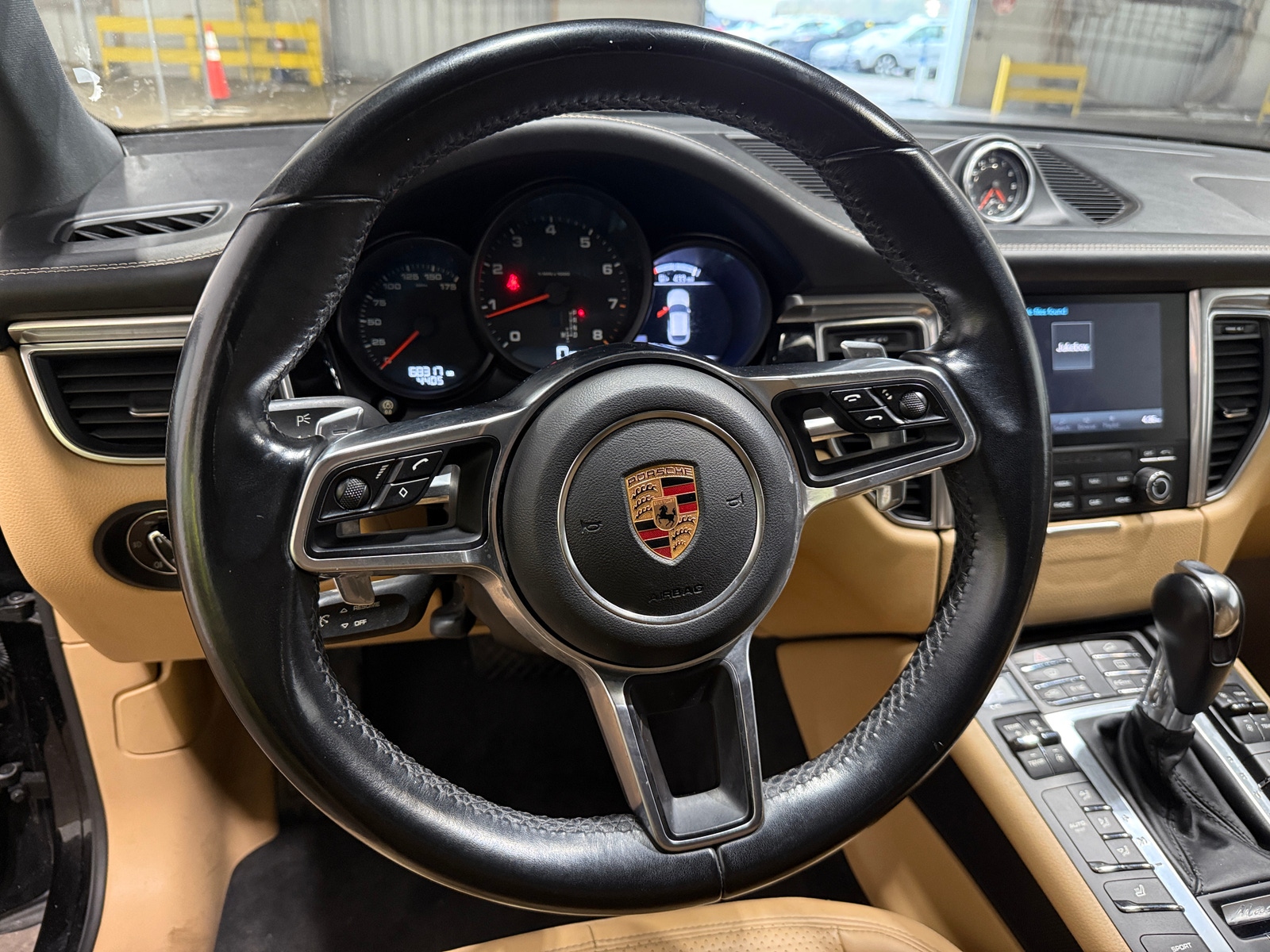 Thumbnail: 2017 Porsche Macan - 4