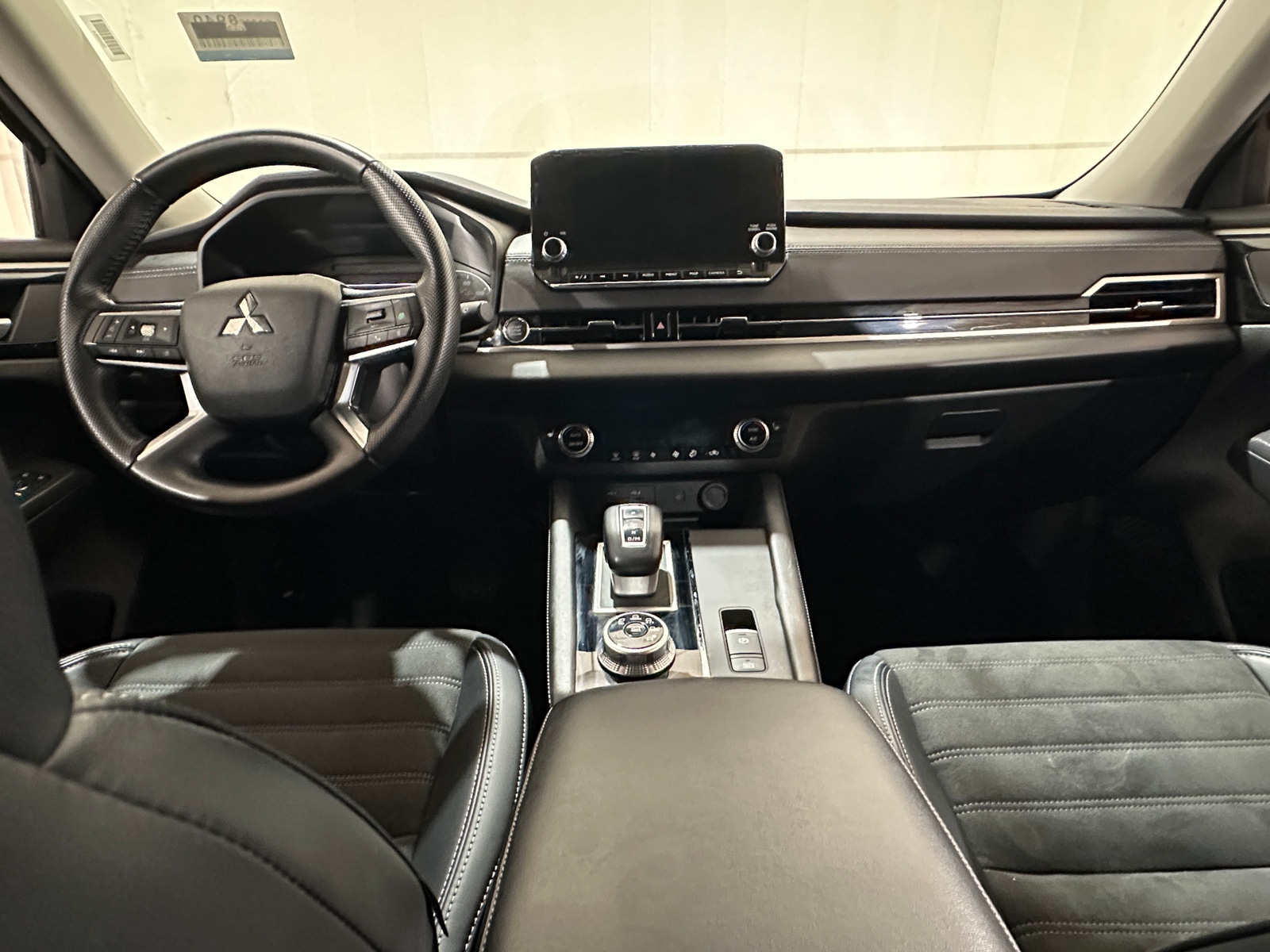 Thumbnail: 2024 Mitsubishi Outlander - 2