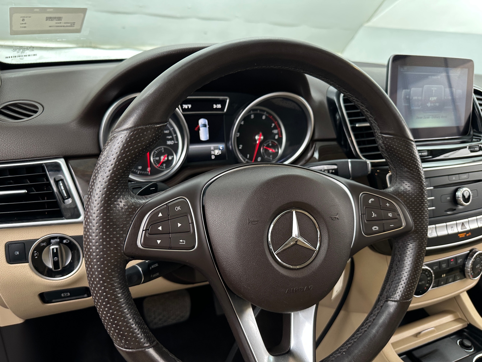 Thumbnail: 2017 Mercedes-Benz GLE - 4