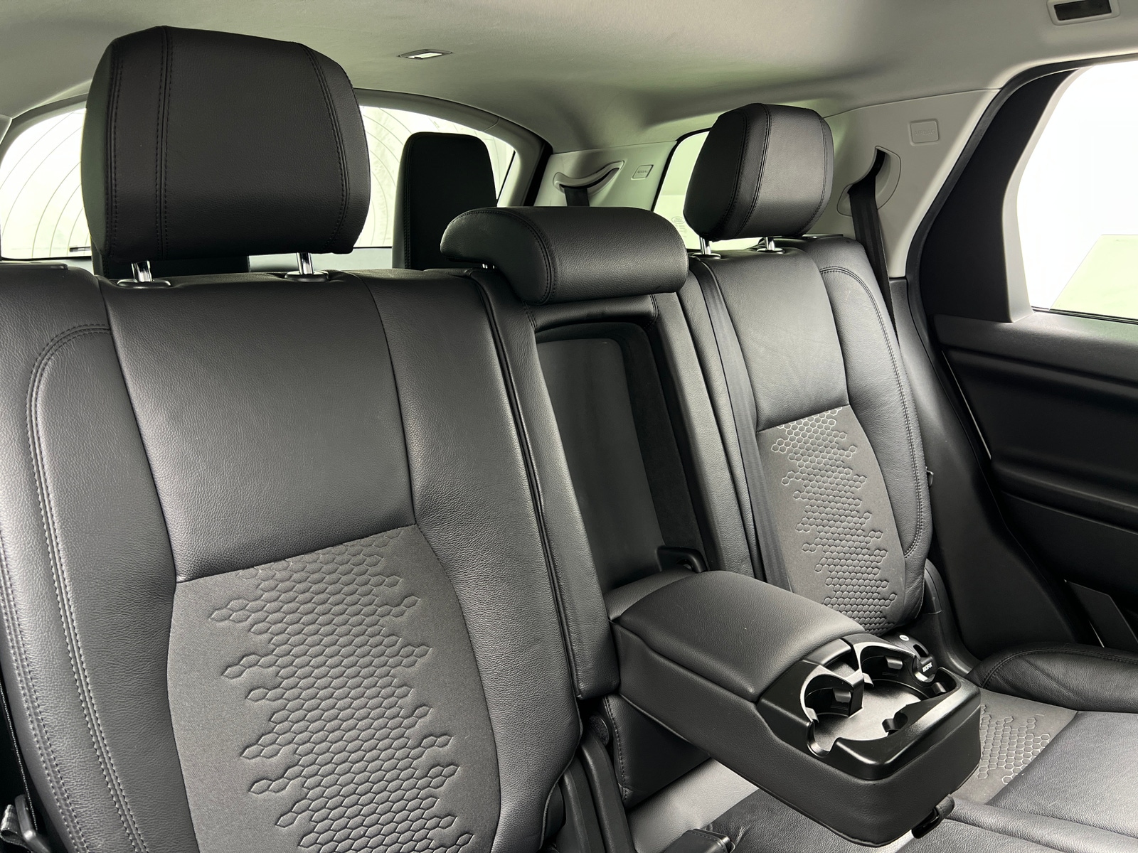 Thumbnail: 2019 Land Rover Discovery Sport - 5