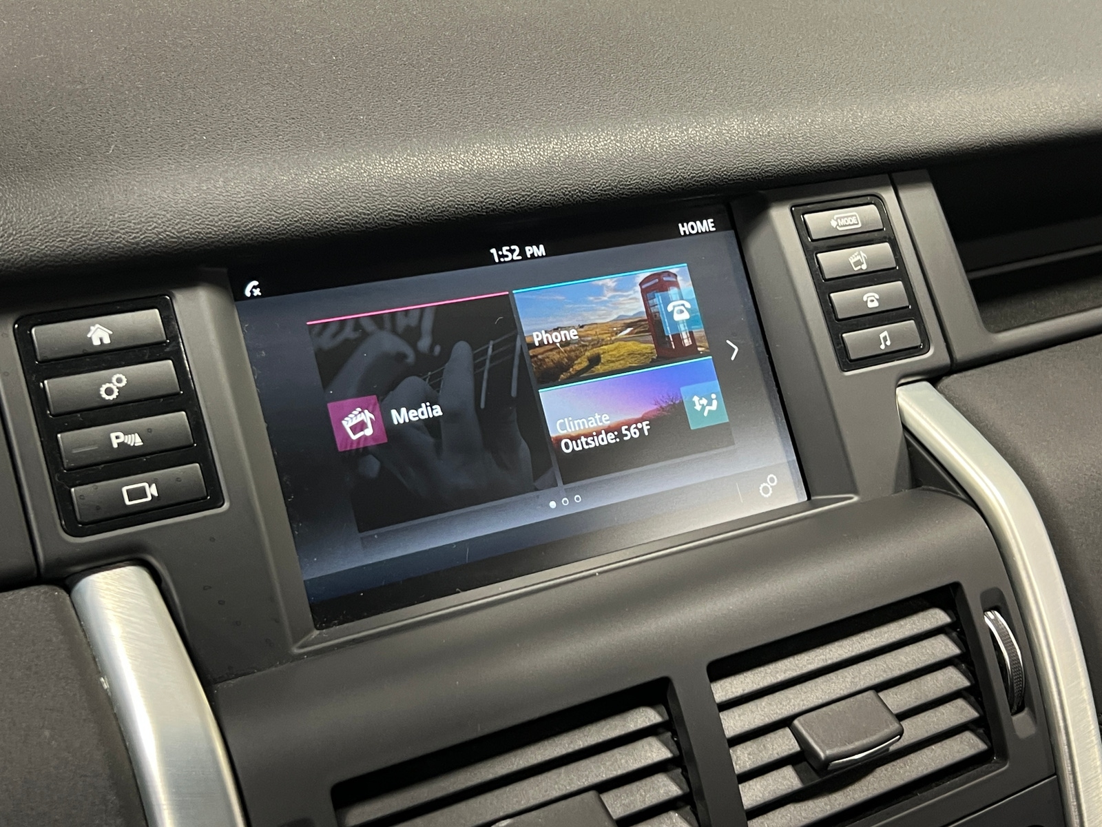 Thumbnail: 2019 Land Rover Discovery Sport - 3
