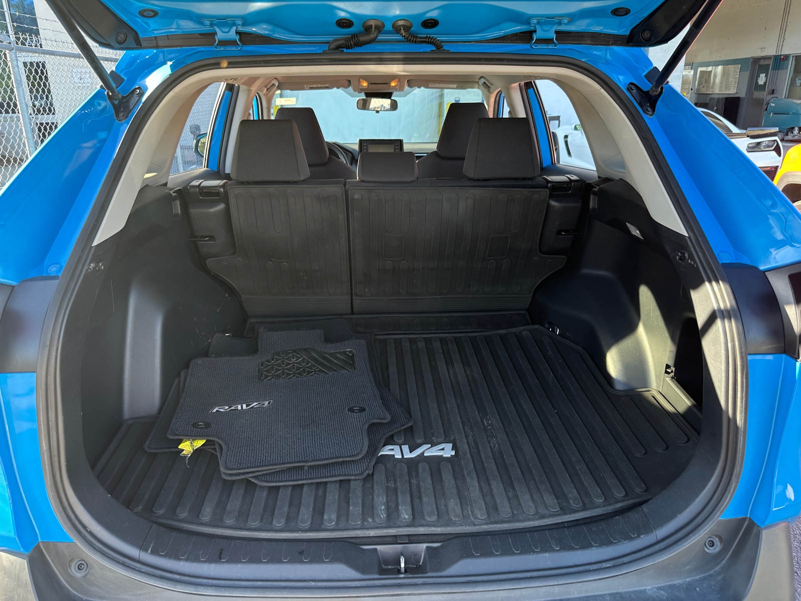 Thumbnail: 2021 Toyota RAV4 - 7