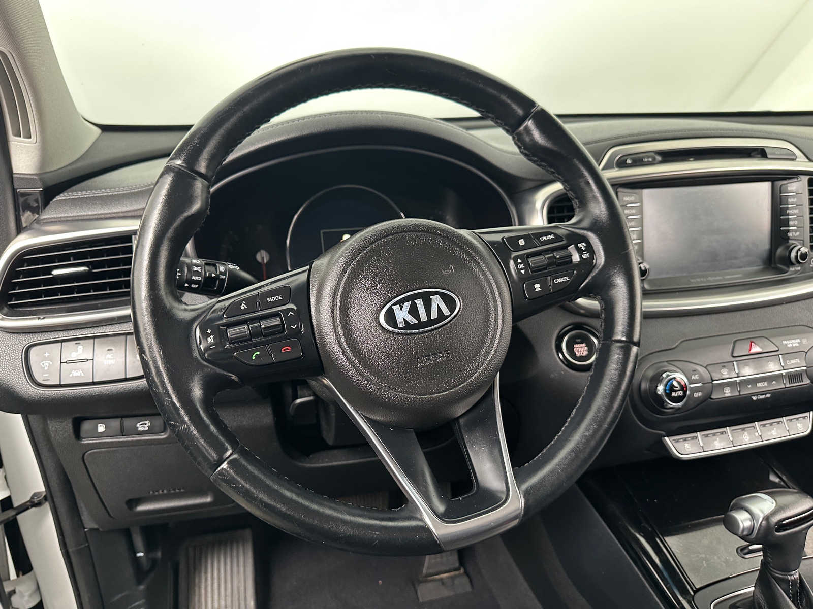 Thumbnail: 2017 Kia Sorento - 4