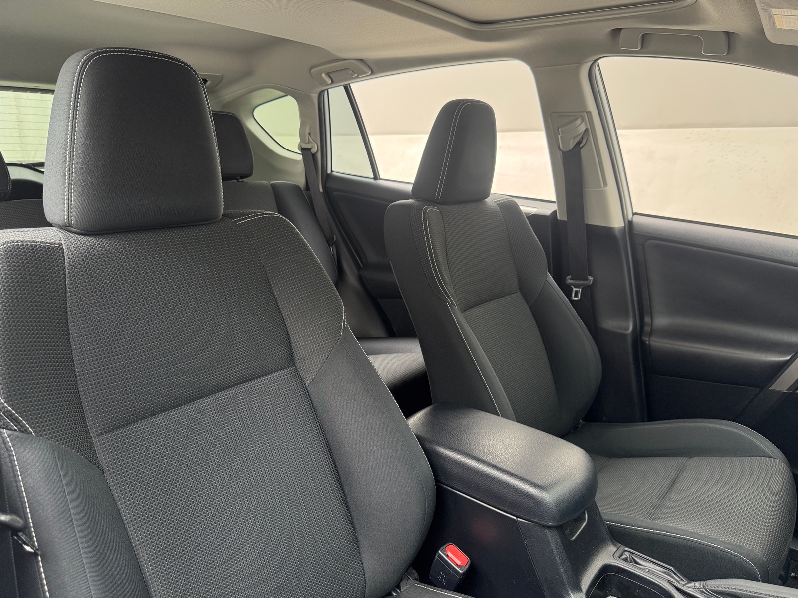 Thumbnail: 2016 Toyota RAV4 - 2