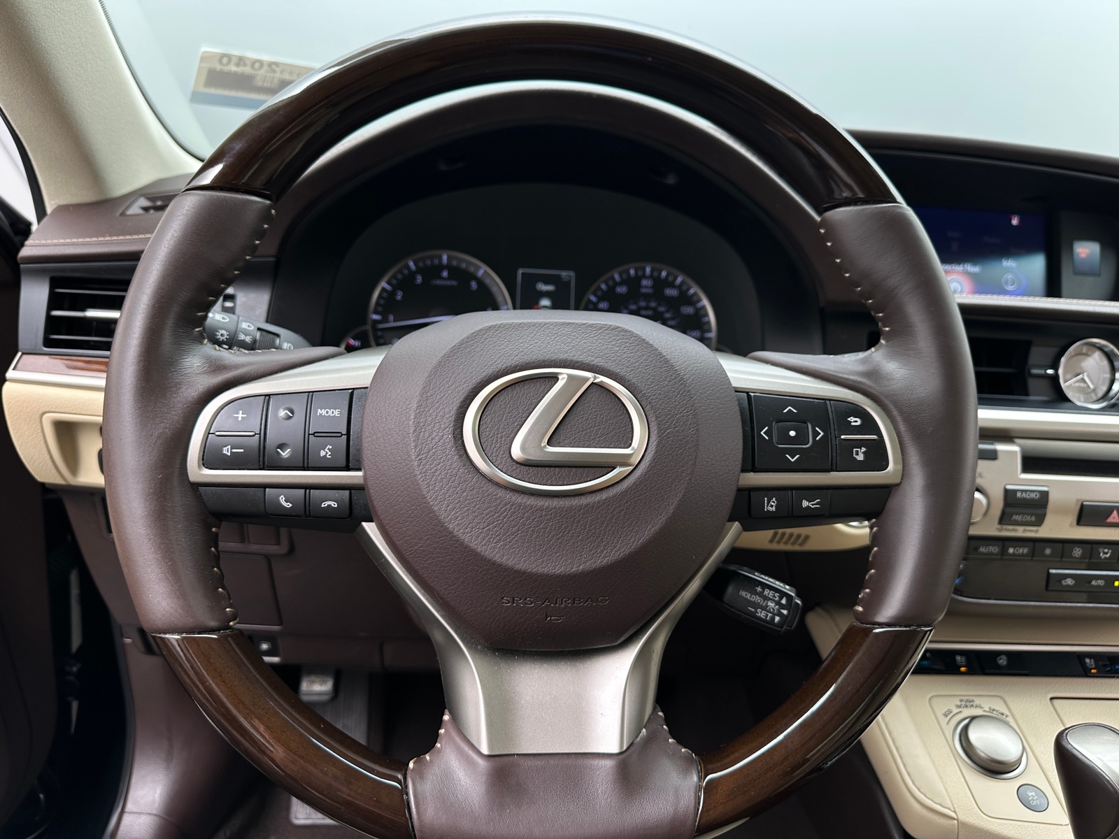 Thumbnail: 2018 Lexus ES - 4