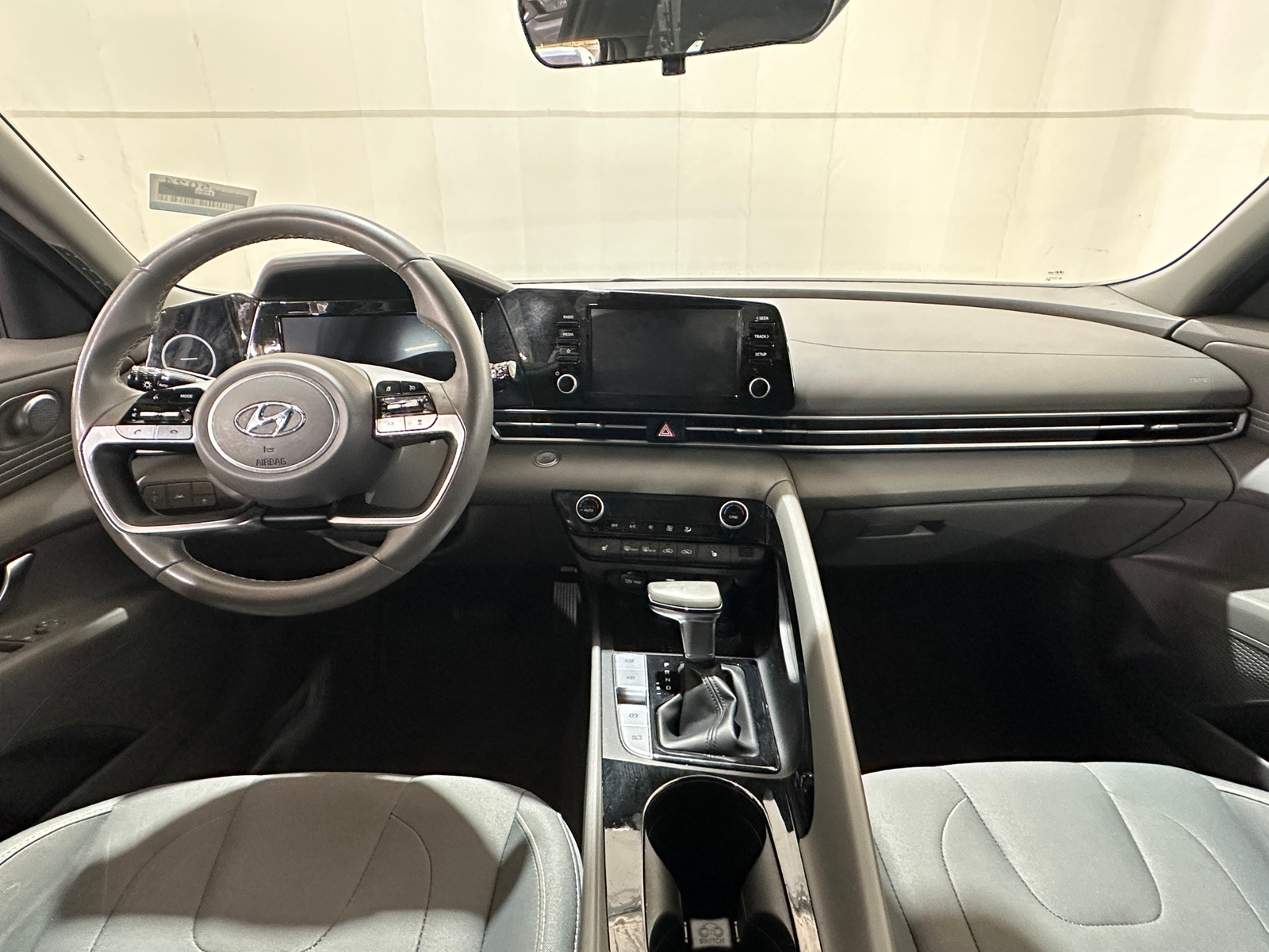 Thumbnail: 2022 Hyundai Elantra - 3