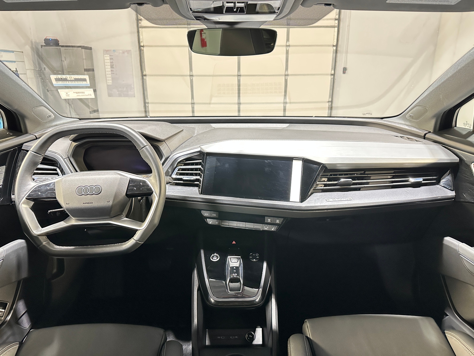 Thumbnail: 2022 Audi Q4 e-tron - 2