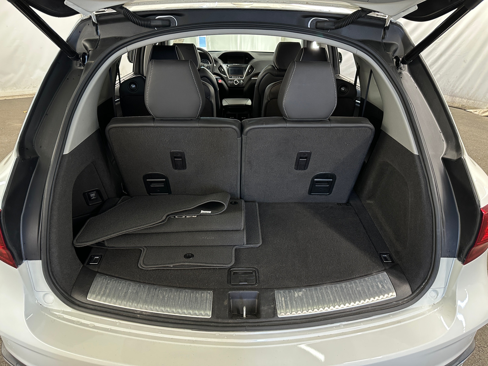 Thumbnail: 2017 Acura MDX - 6