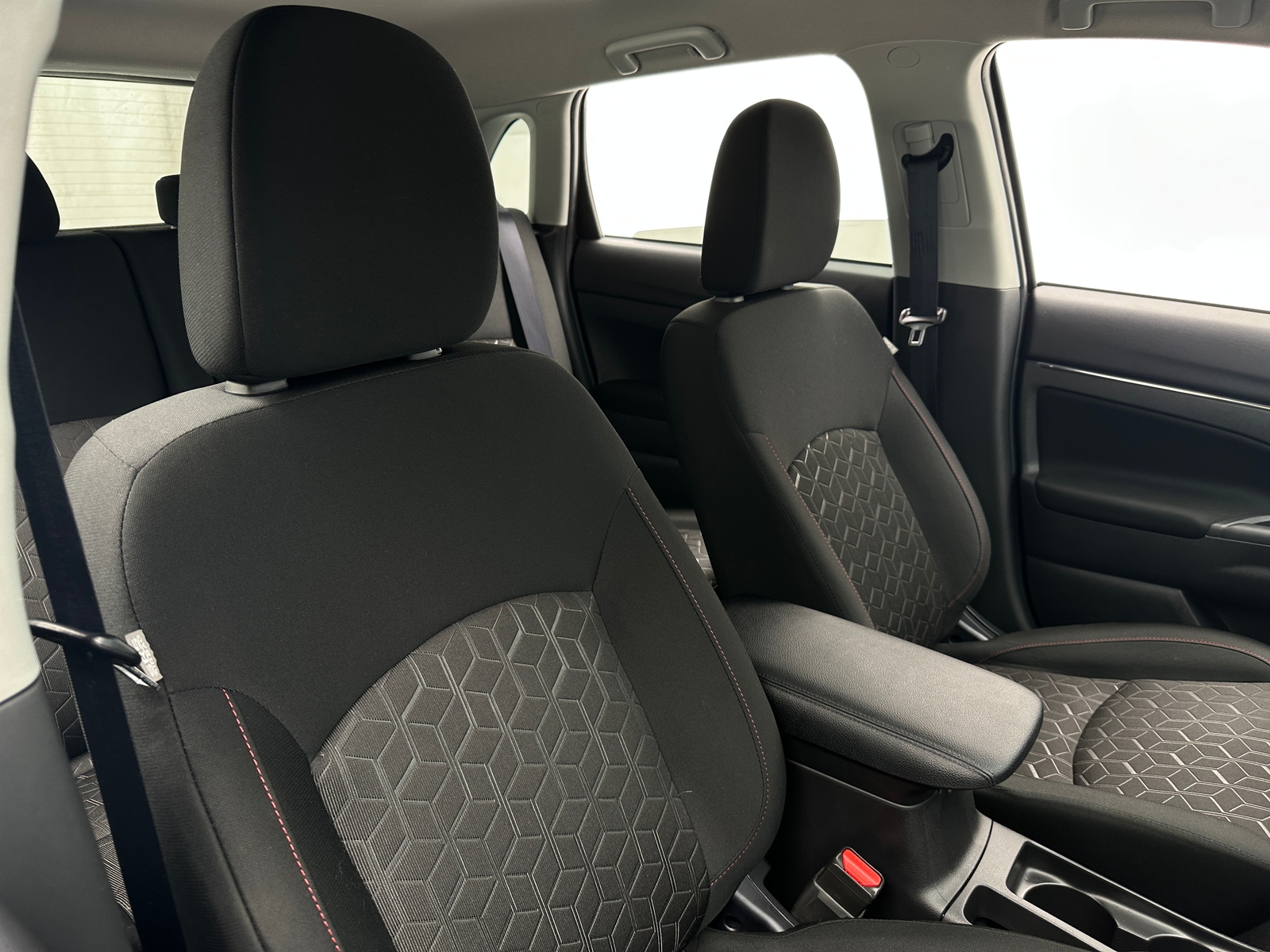 Thumbnail: 2024 Mitsubishi Outlander Sport - 2