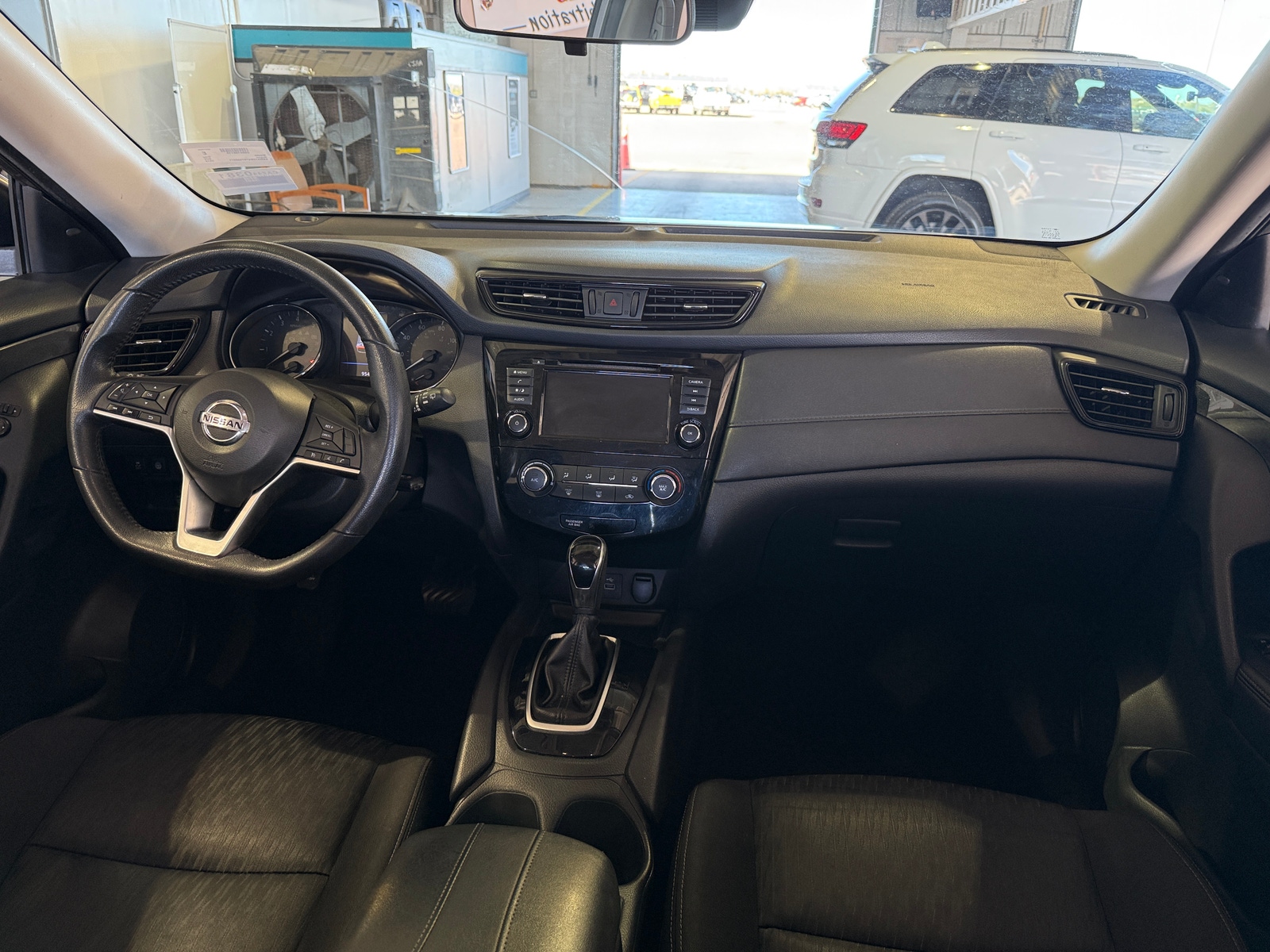 Thumbnail: 2019 Nissan Rogue - 3