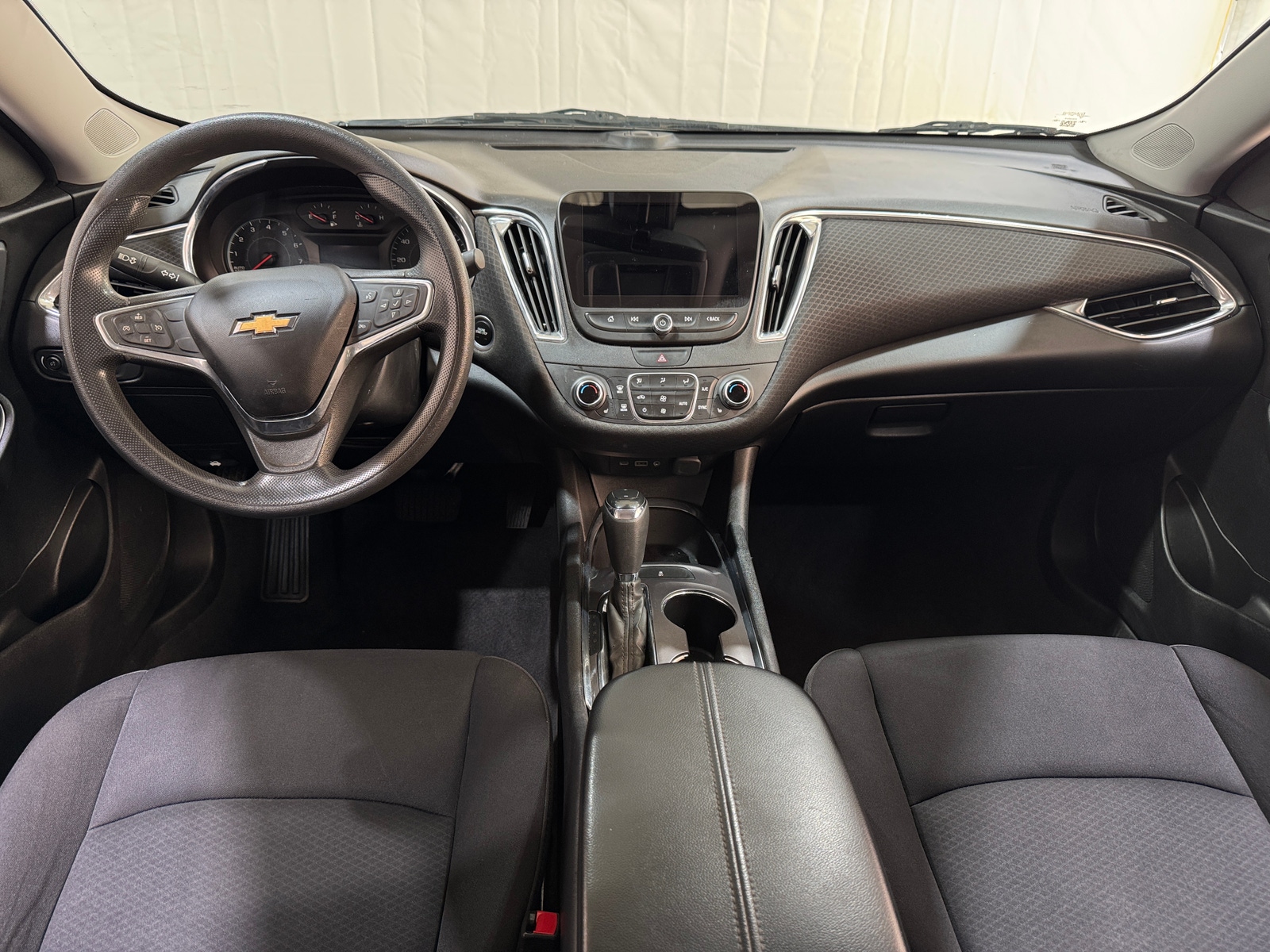 Thumbnail: 2019 Chevrolet Malibu - 3