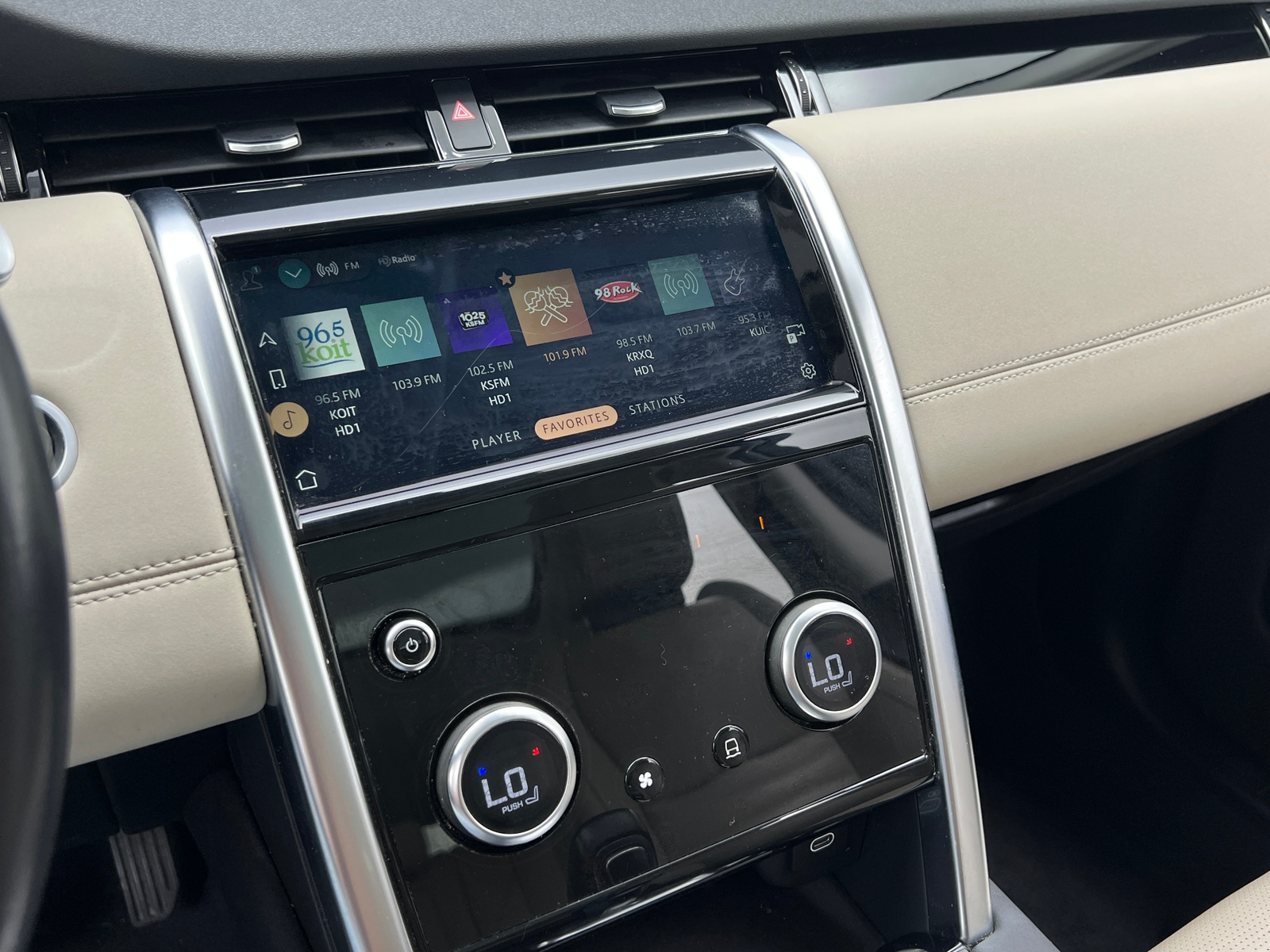 Thumbnail: 2021 Land Rover Discovery Sport - 3