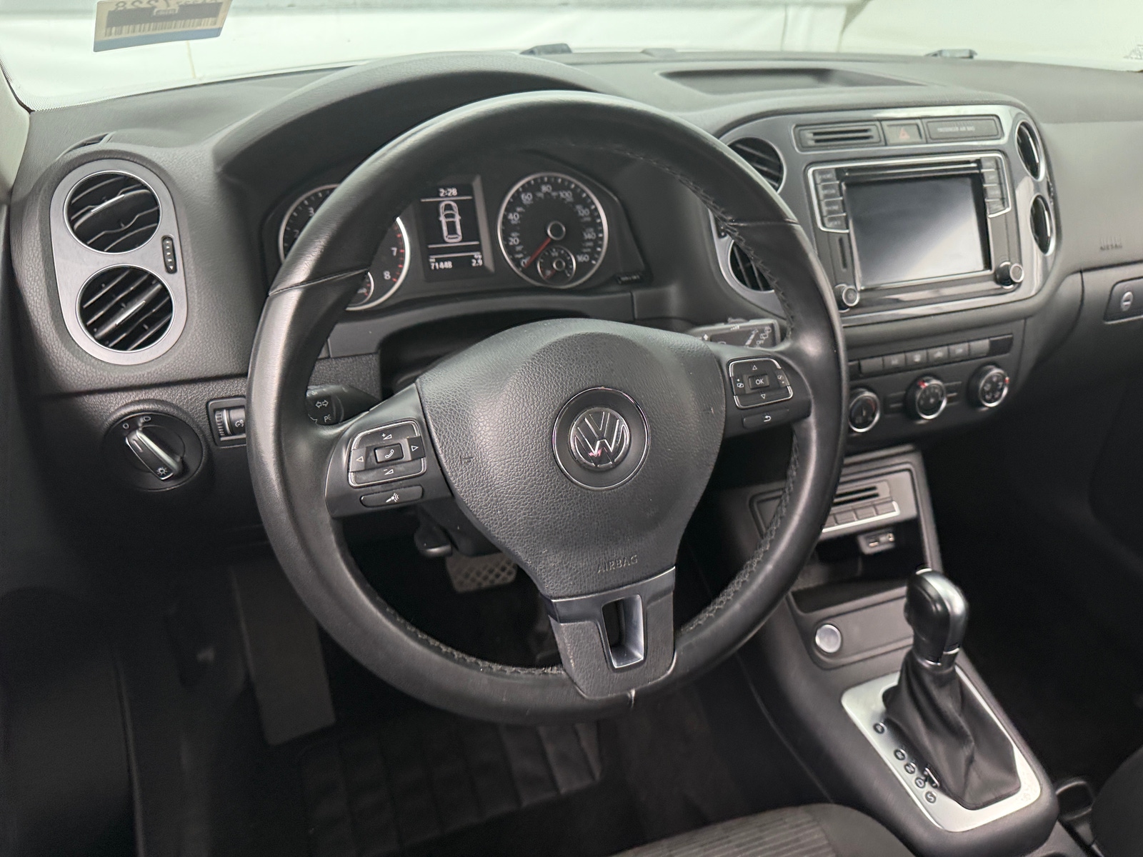 Thumbnail: 2018 Volkswagen Tiguan - 5