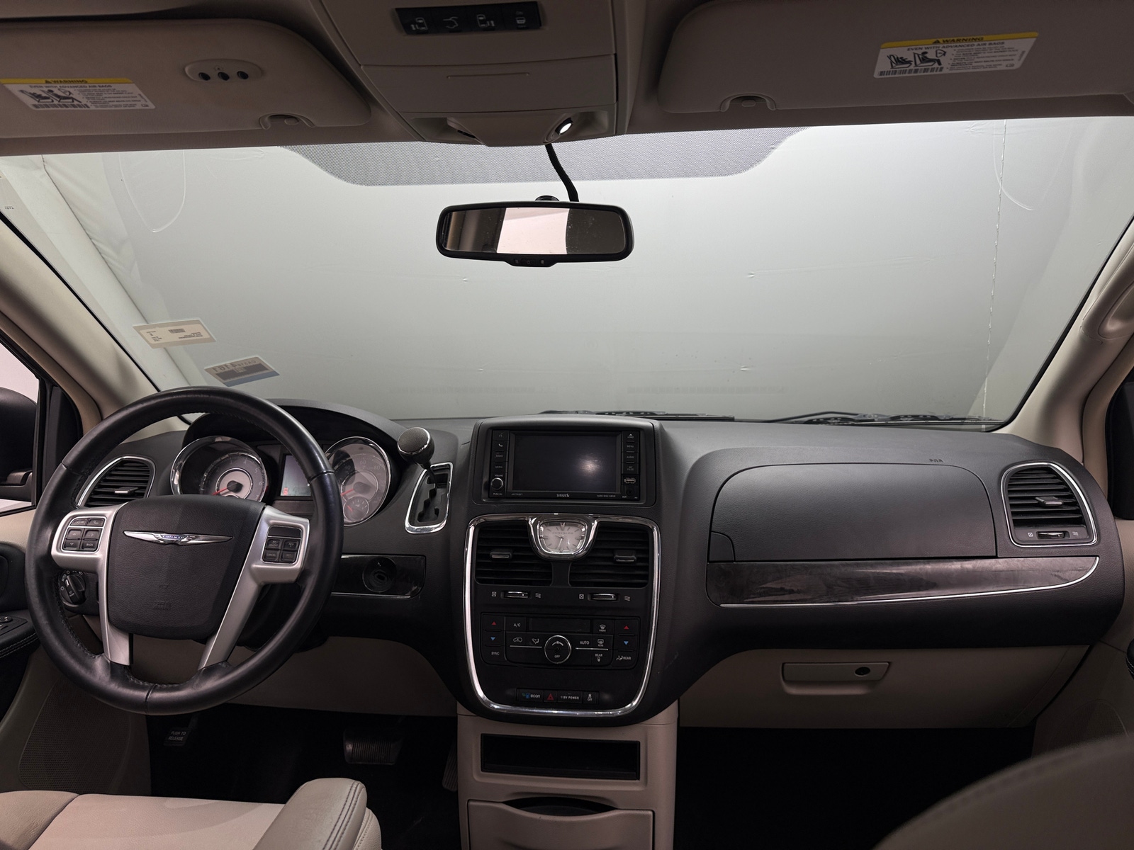 Thumbnail: 2016 Chrysler Town & Country - 2