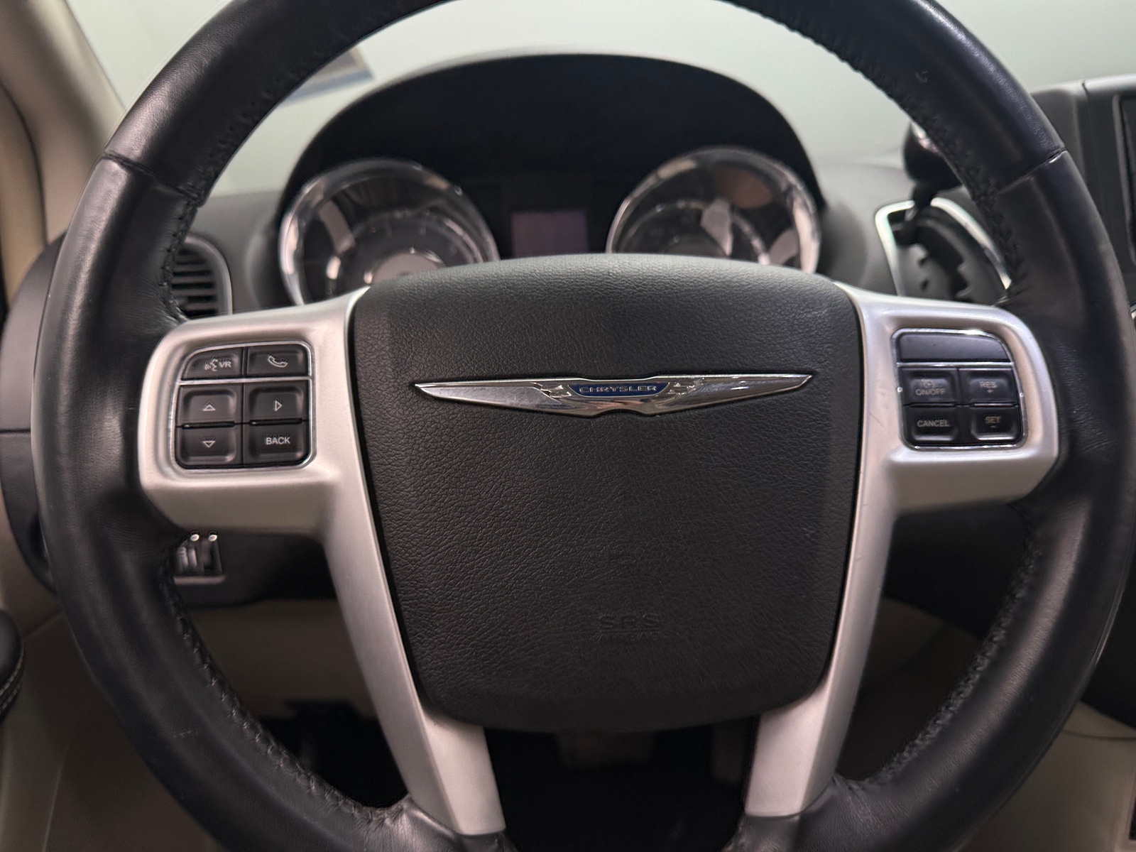 Thumbnail: 2016 Chrysler Town & Country - 4