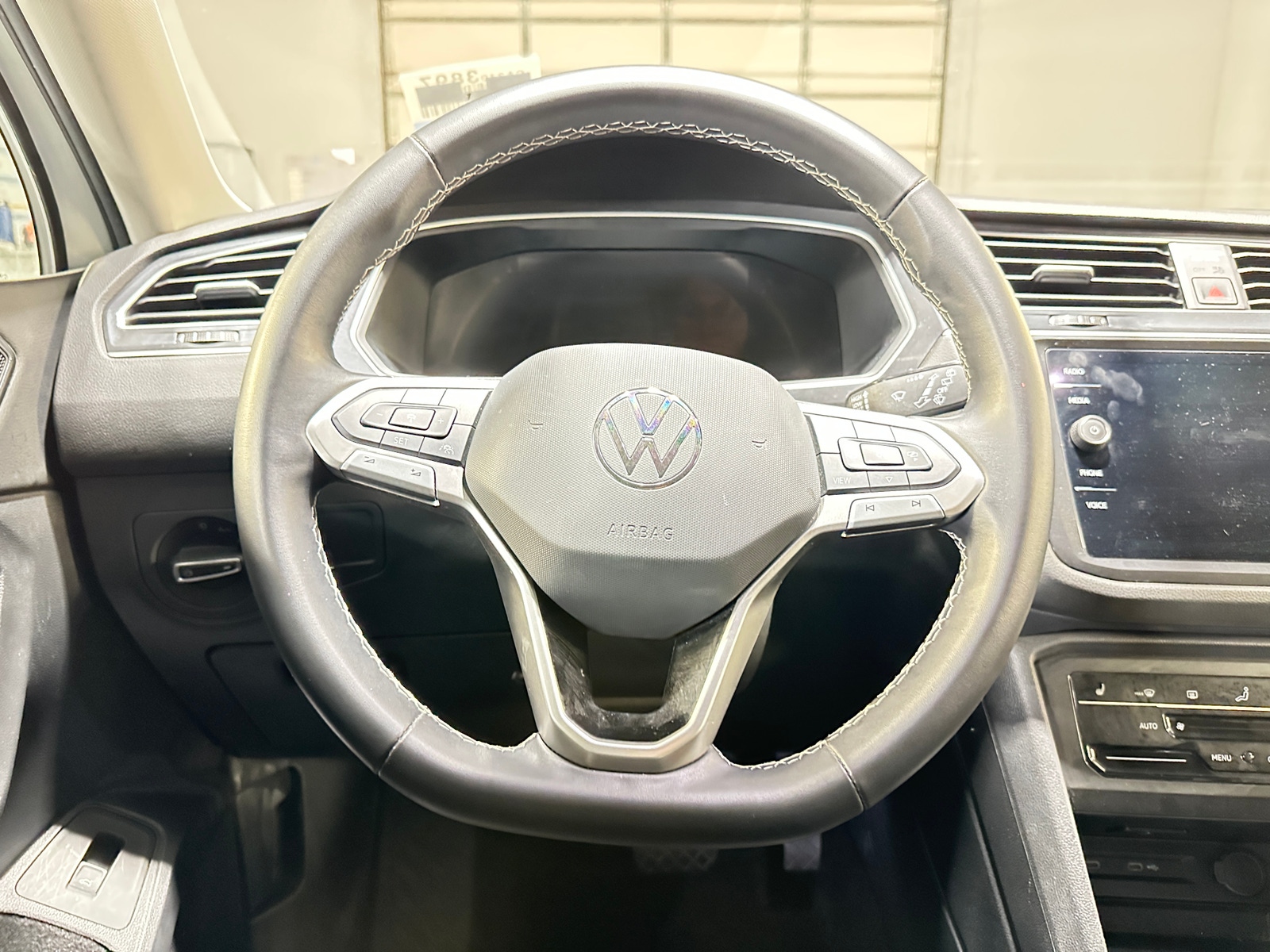 Thumbnail: 2024 Volkswagen Tiguan - 4