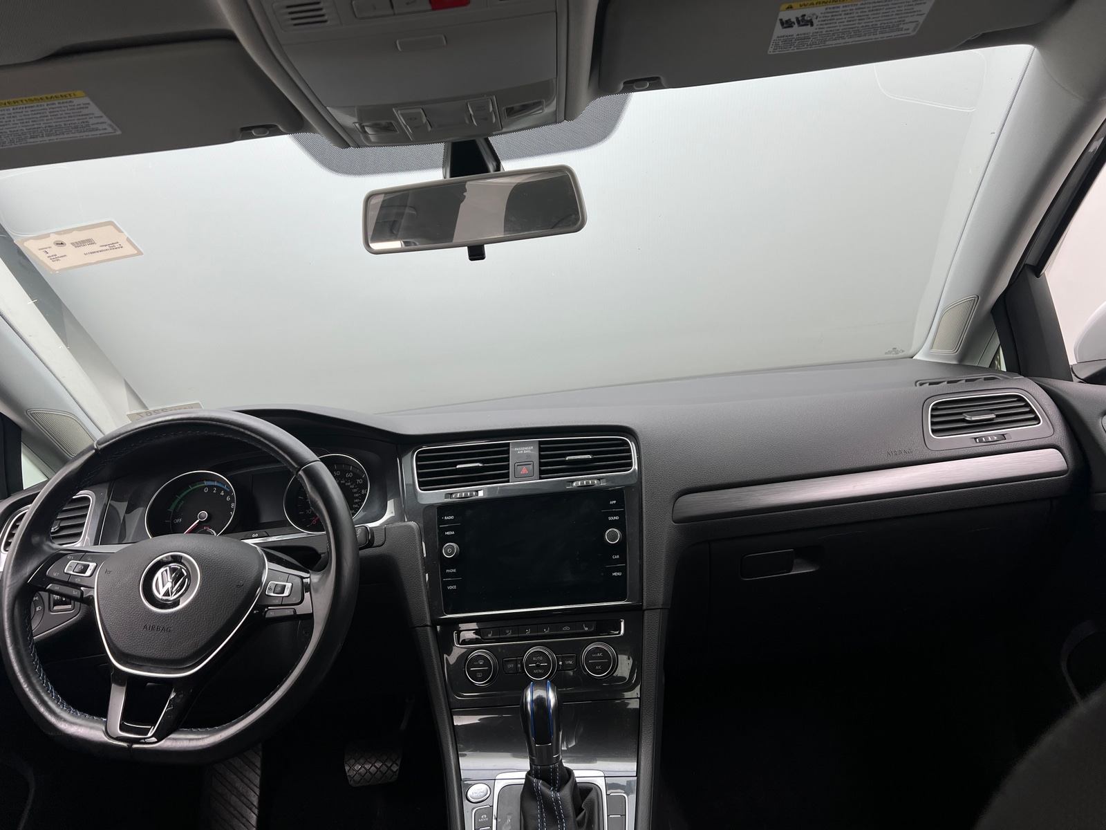 Thumbnail: 2019 Volkswagen e-Golf - 3