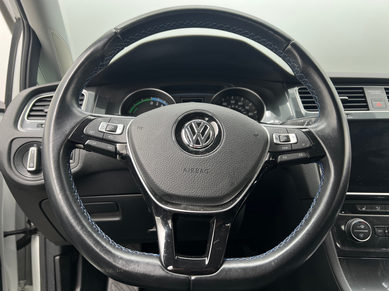 Thumbnail: 2019 Volkswagen e-Golf - 5
