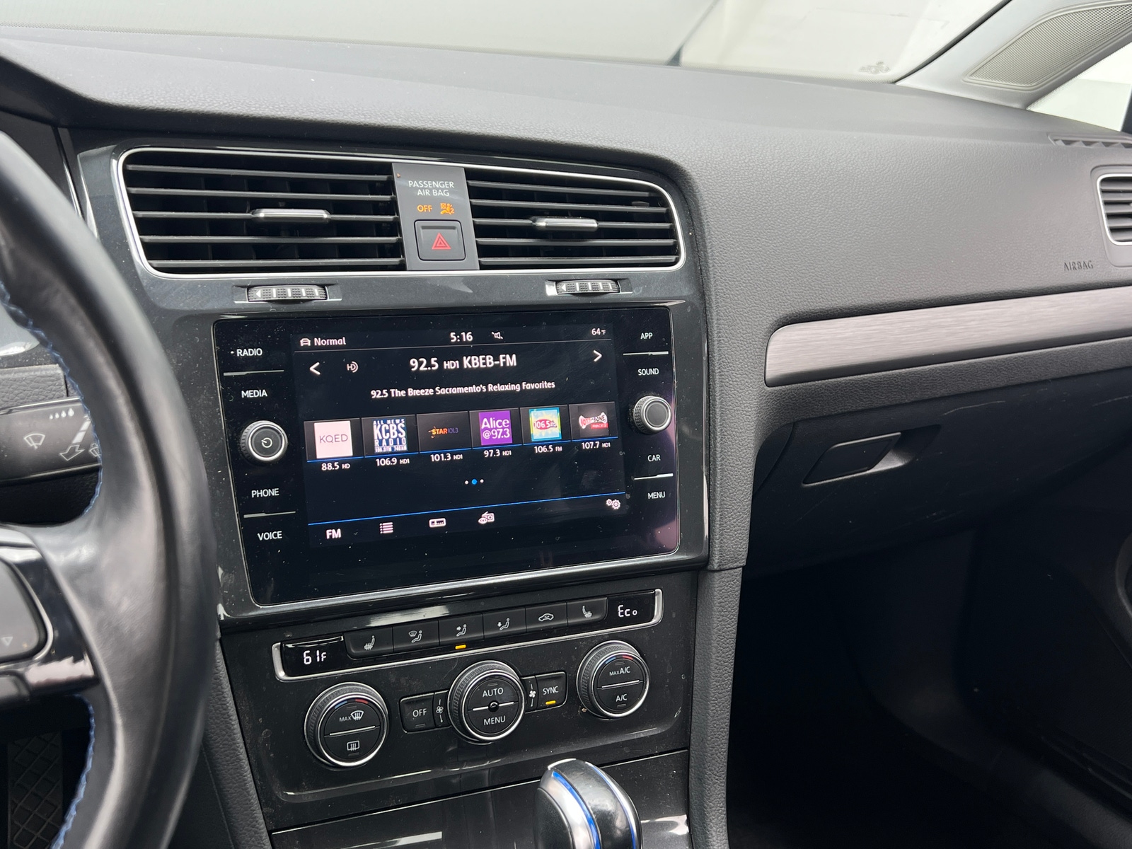 Thumbnail: 2019 Volkswagen e-Golf - 4