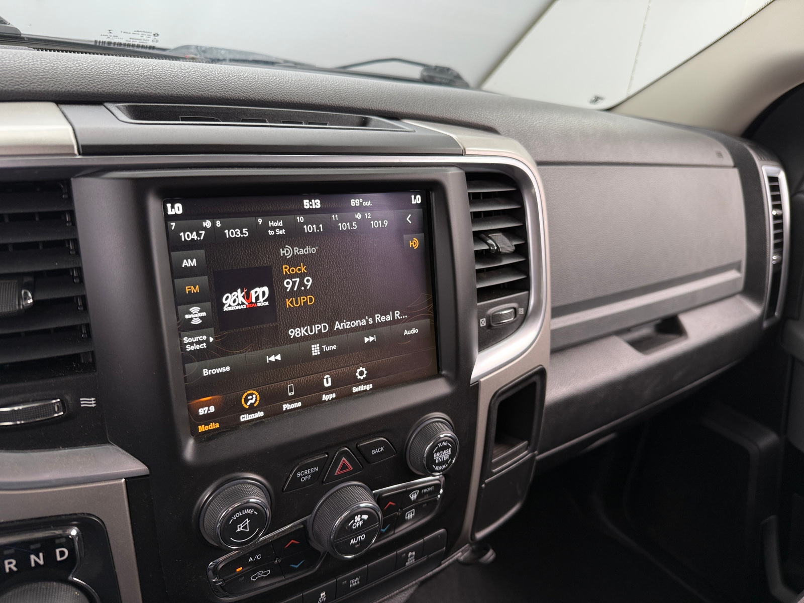 Thumbnail: 2020 RAM 1500 Classic - 4