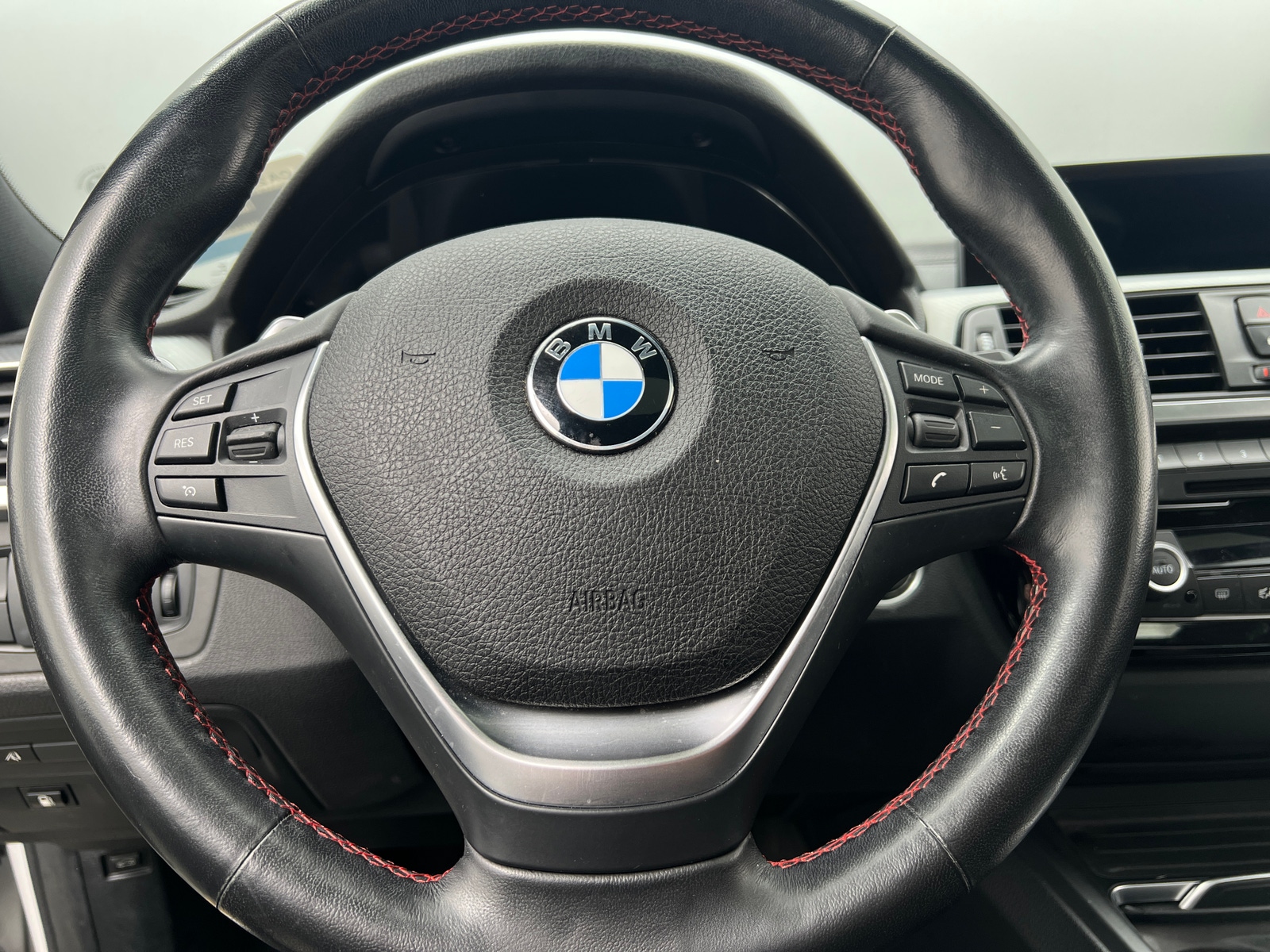 Thumbnail: 2018 BMW 3 Series - 4