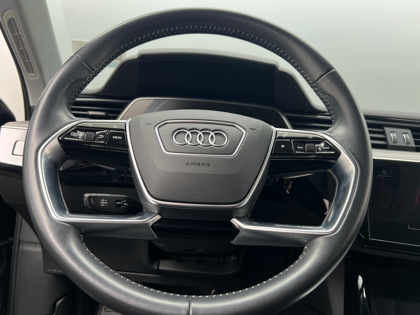 Thumbnail: 2021 Audi e-tron - 4