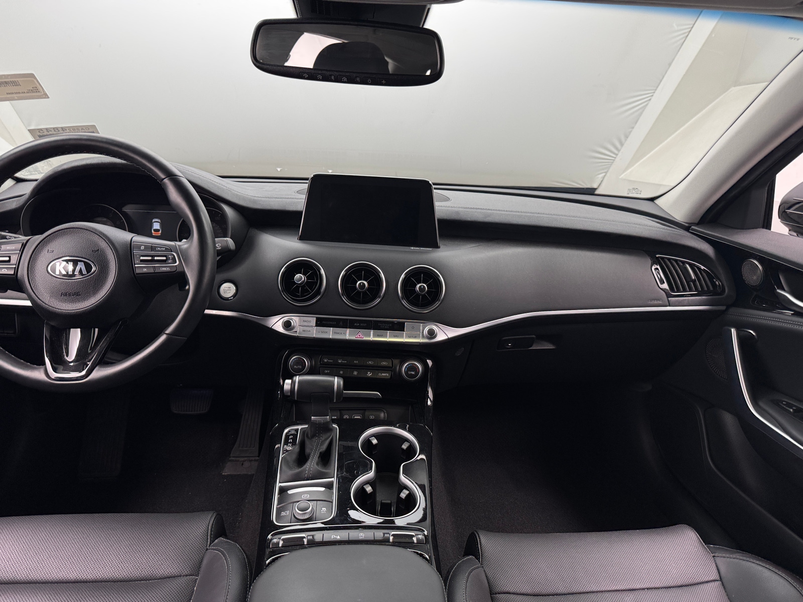 Thumbnail: 2018 Kia Stinger - 3