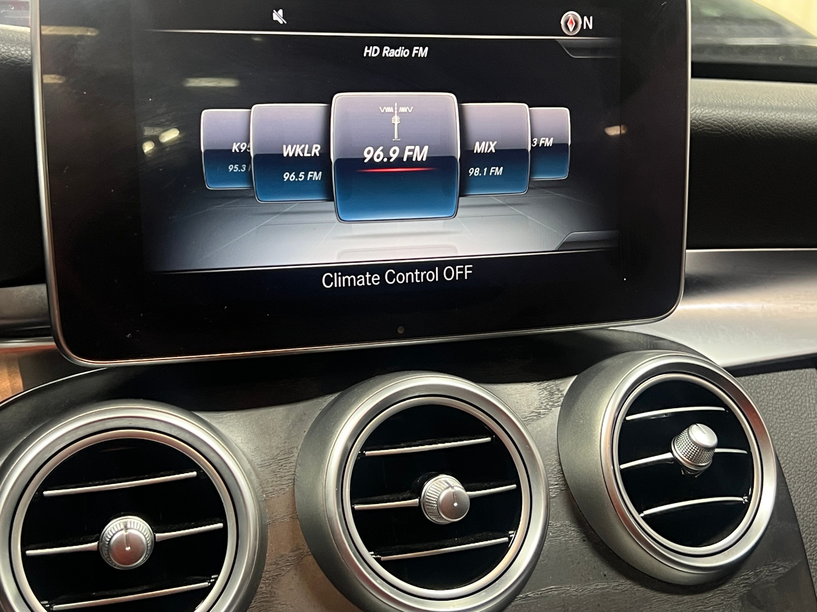 Thumbnail: 2016 Mercedes-Benz C-Class - 3