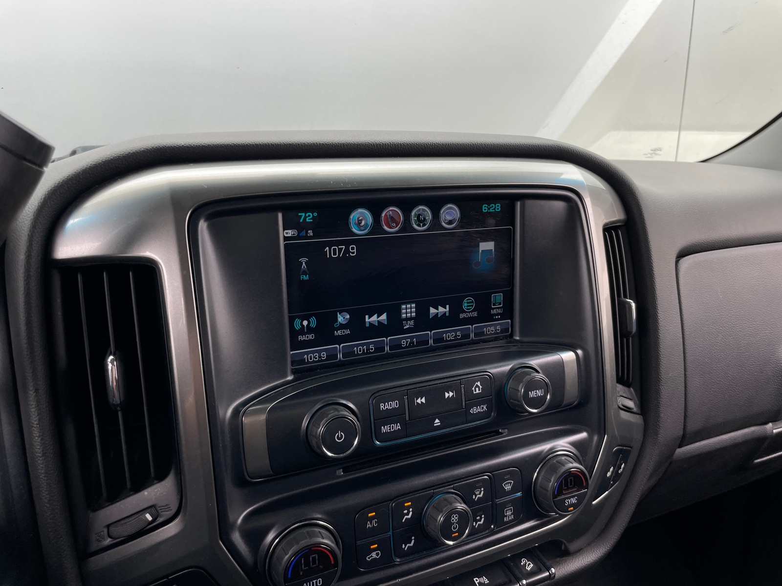 Thumbnail: 2019 Chevrolet Silverado 1500 - 4