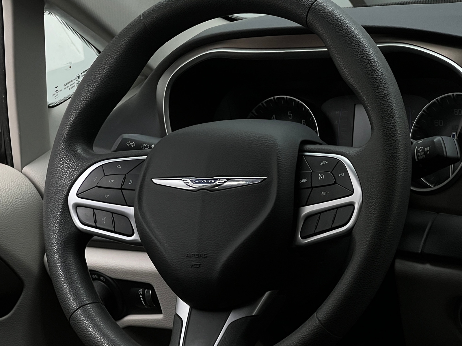 Thumbnail: 2018 Chrysler Pacifica - 5