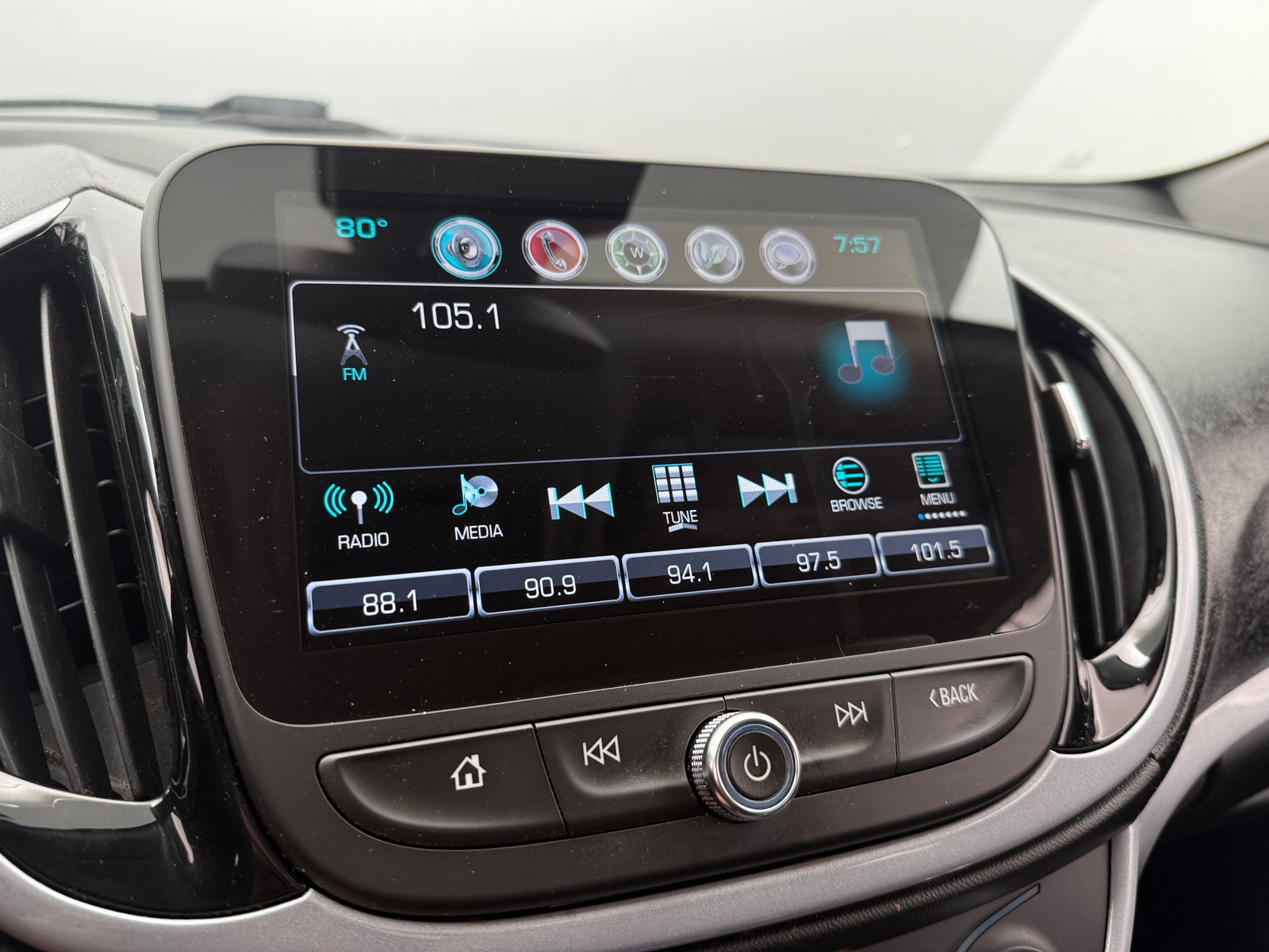 Thumbnail: 2017 Chevrolet Volt - 3