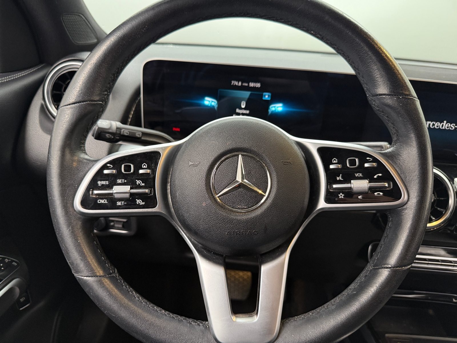 Thumbnail: 2020 Mercedes-Benz GLB - 4