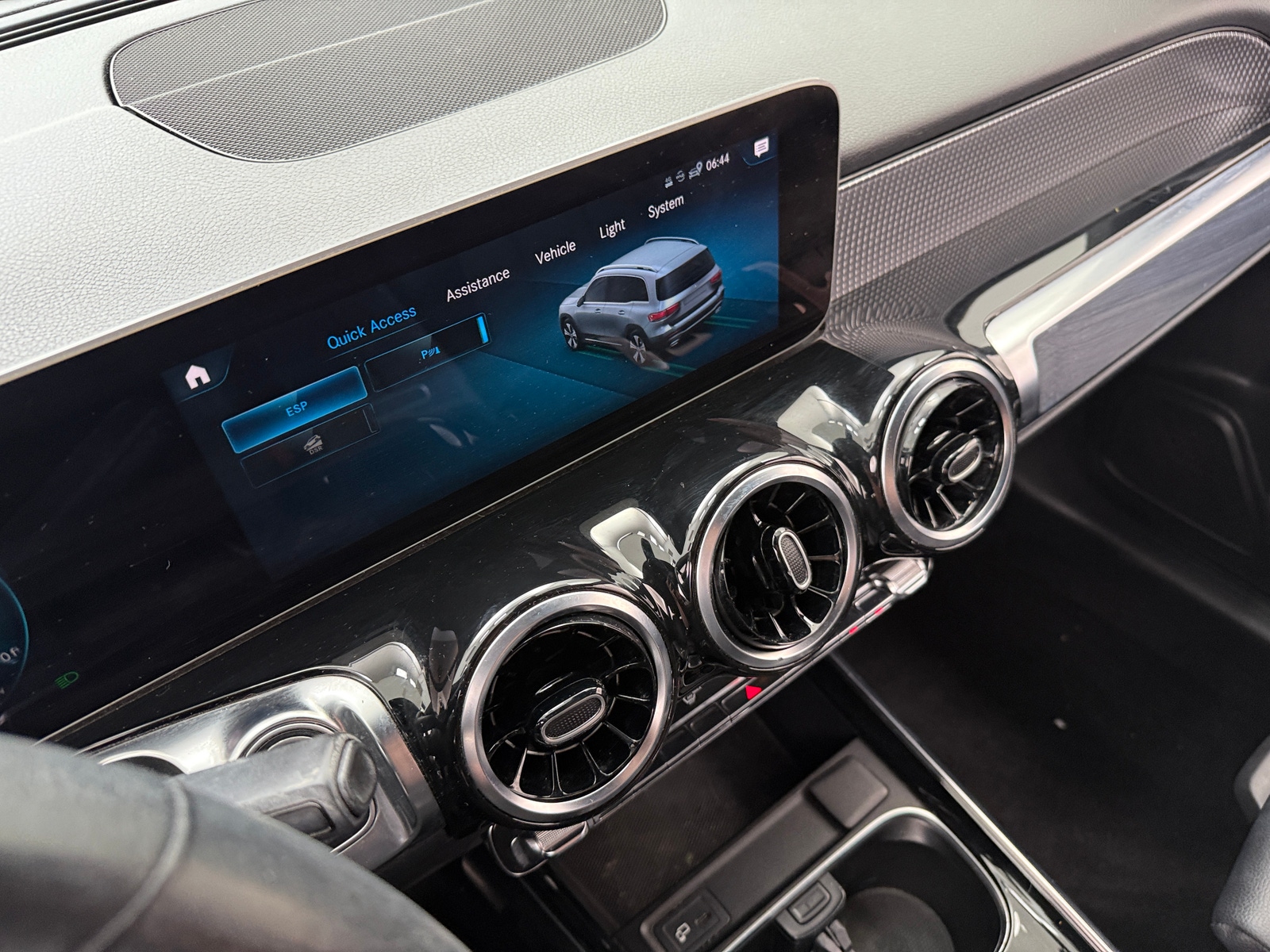 Thumbnail: 2020 Mercedes-Benz GLB - 3