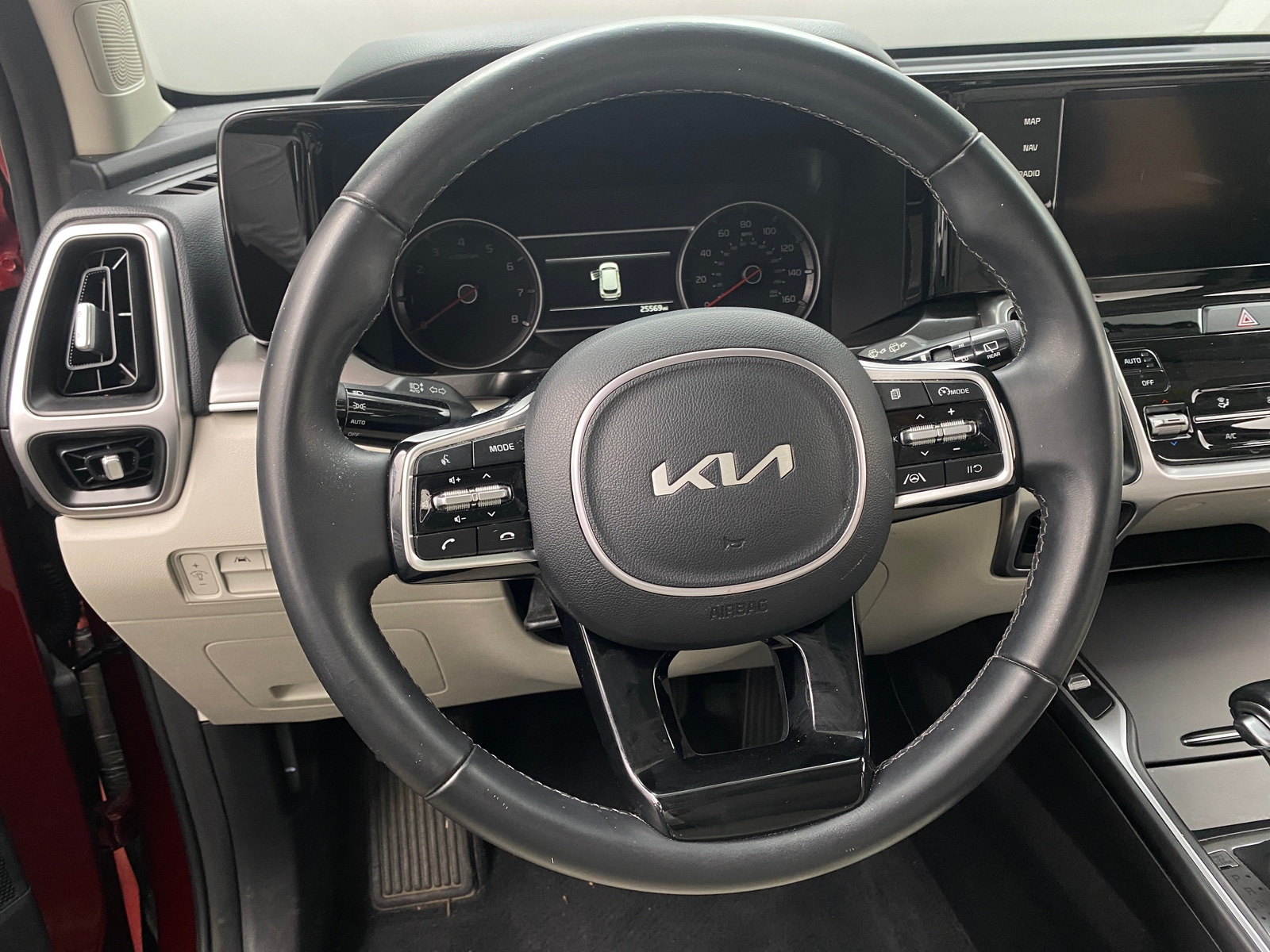 Thumbnail: 2022 Kia Sorento - 4