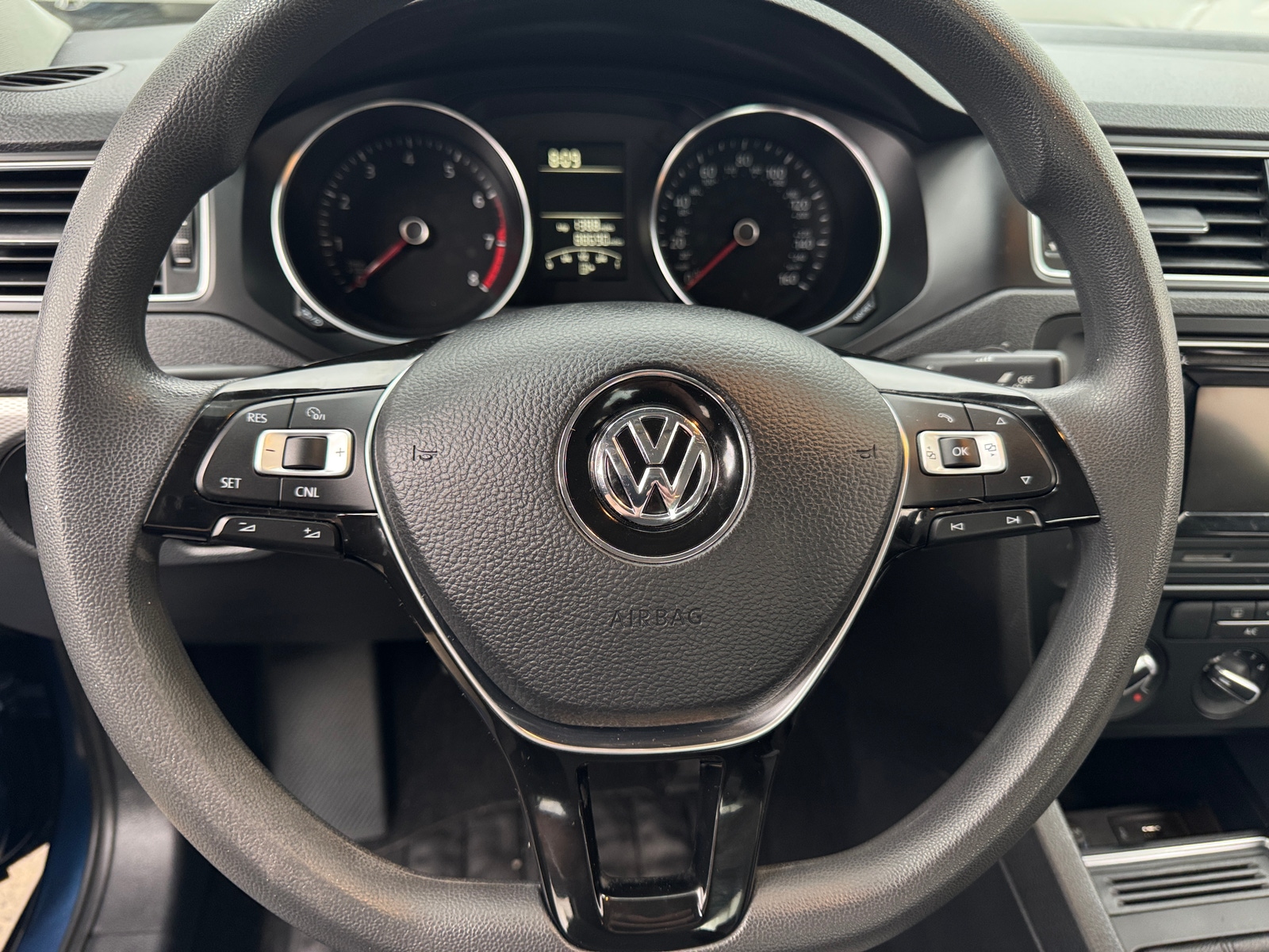Thumbnail: 2017 Volkswagen Jetta - 5