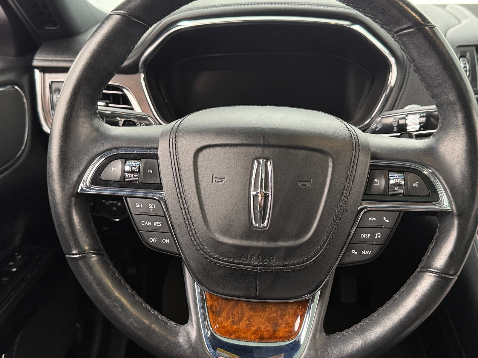 Thumbnail: 2018 Lincoln Continental - 4