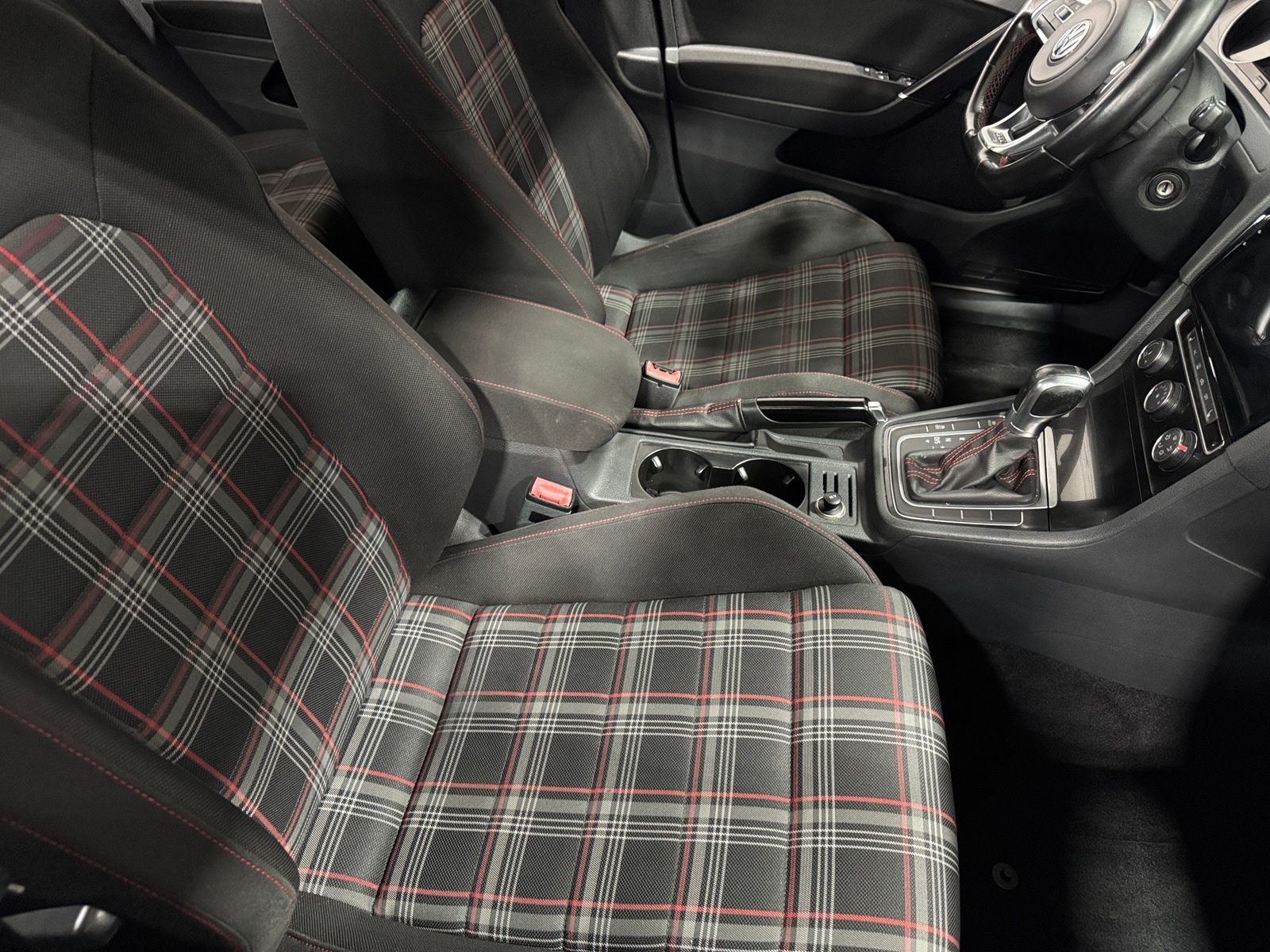 Thumbnail: 2016 Volkswagen Golf - 2