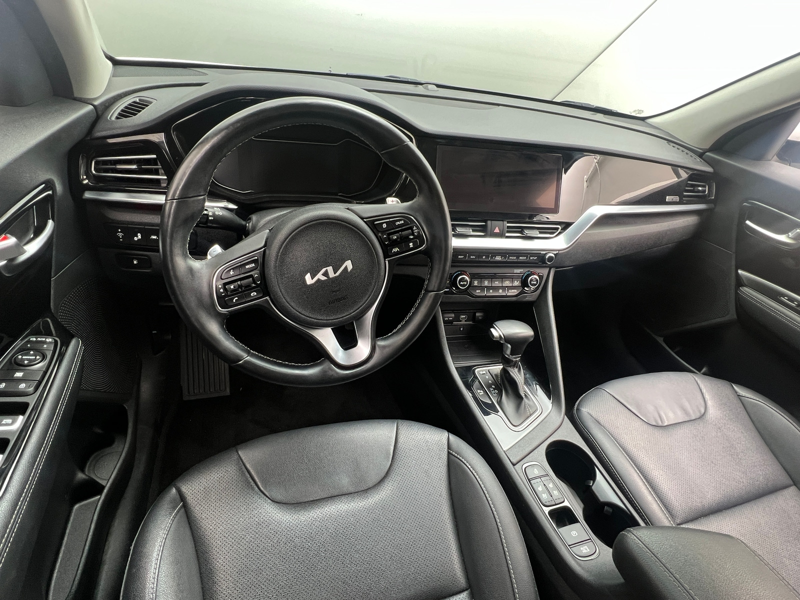 Thumbnail: 2022 Kia Niro - 2