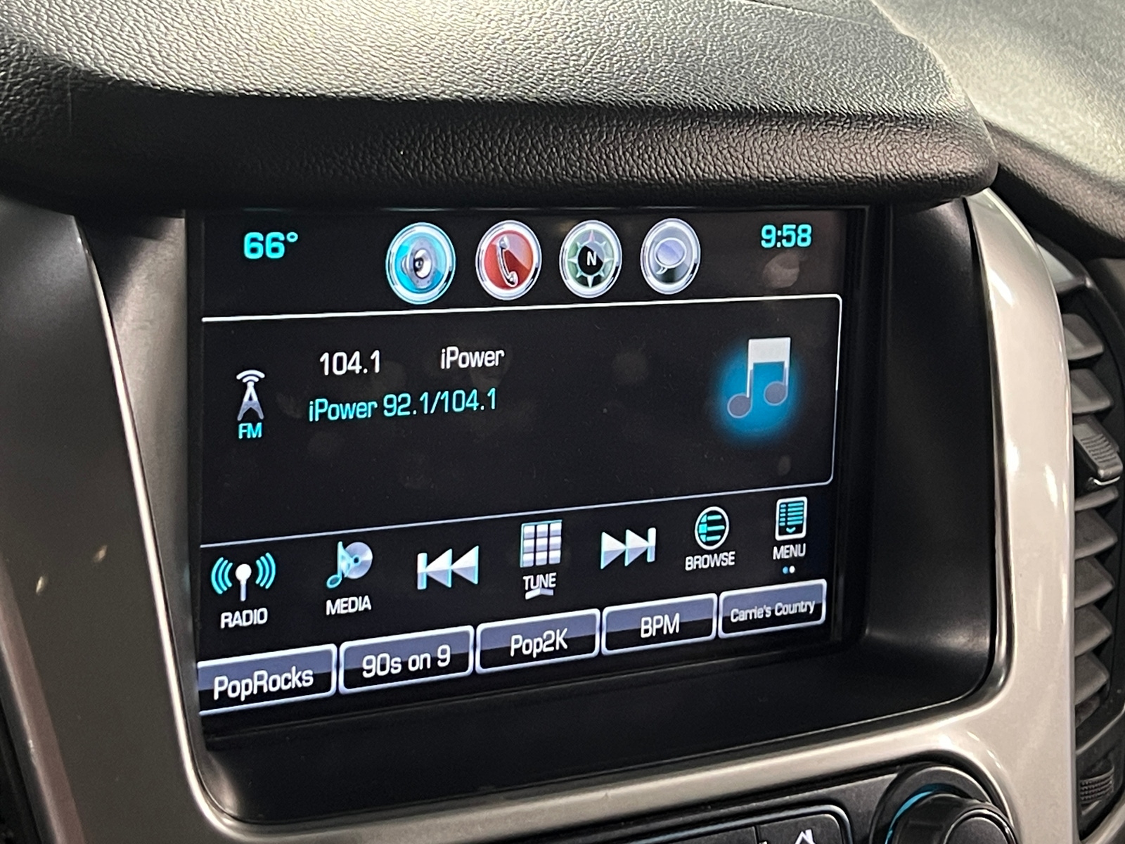 Thumbnail: 2018 Chevrolet Suburban - 3