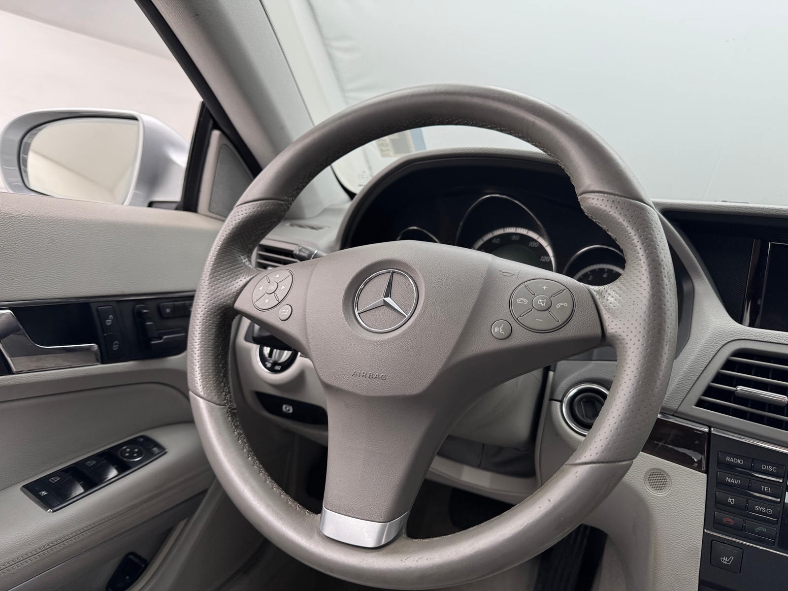 Thumbnail: 2010 Mercedes-Benz E-Class - 3