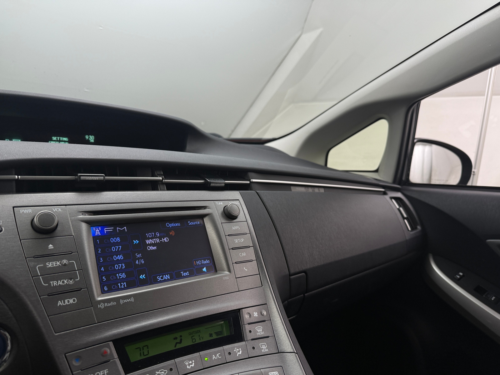 Thumbnail: 2015 Toyota Prius - 4
