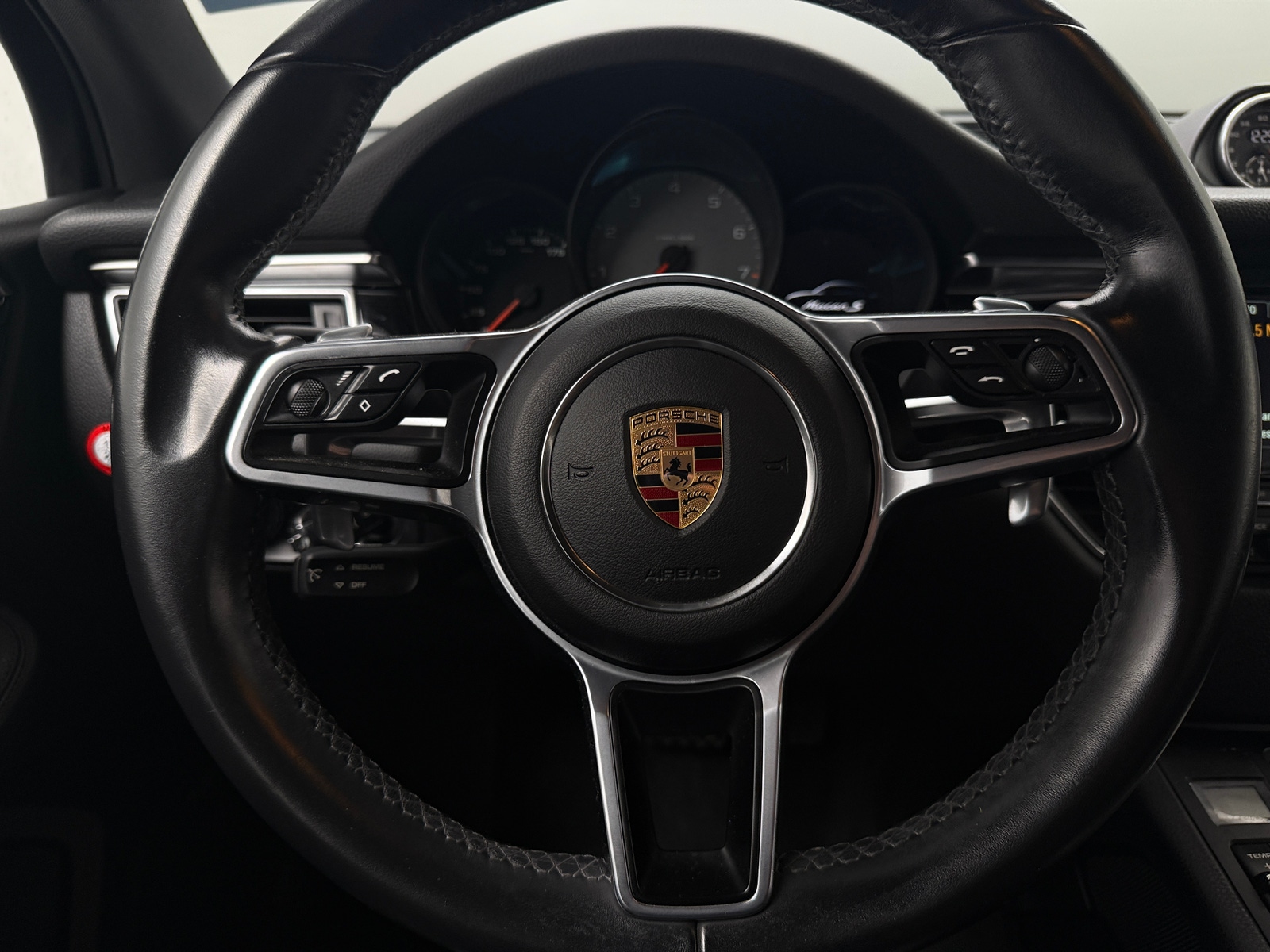 Thumbnail: 2016 Porsche Macan - 4