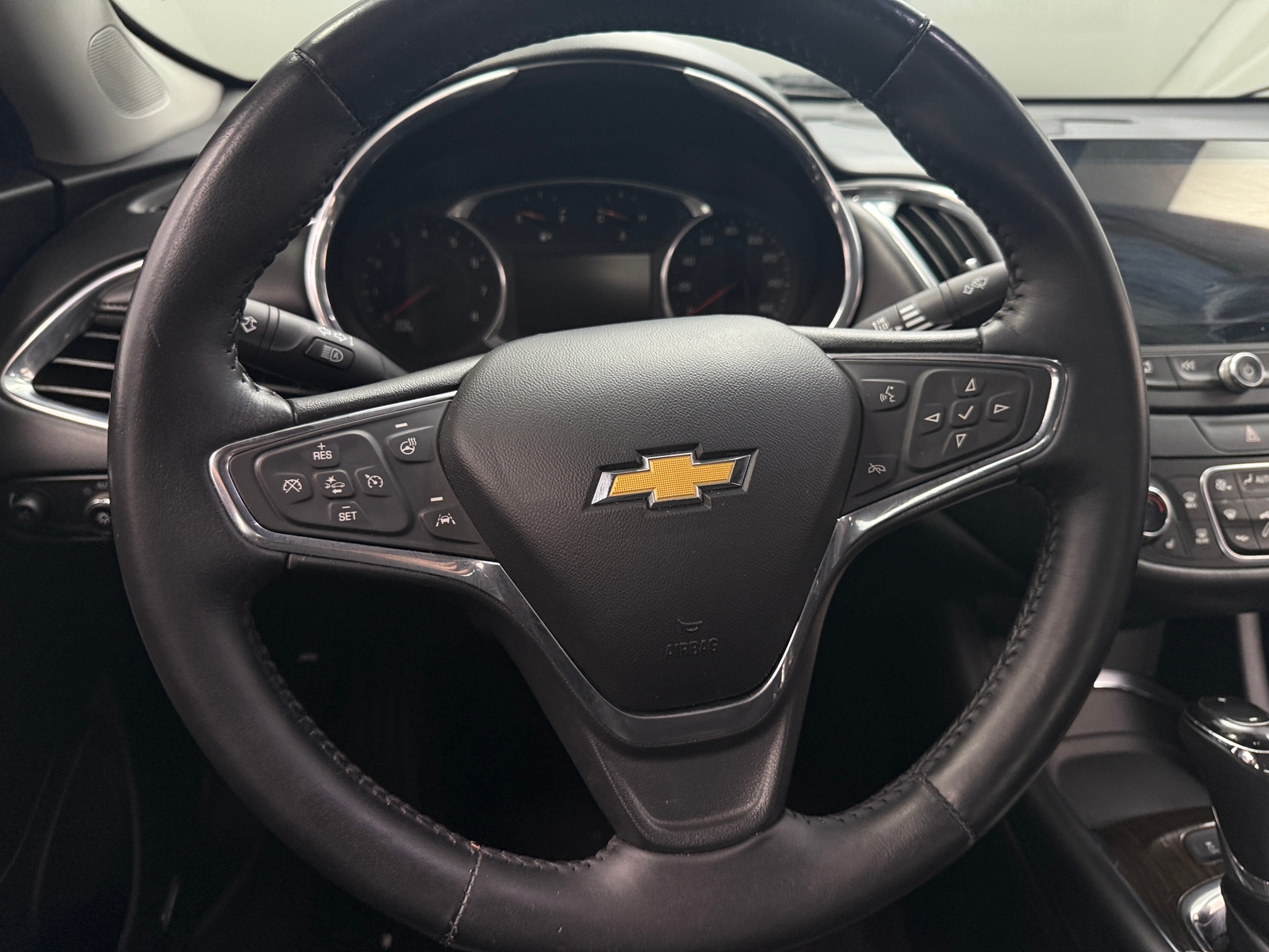 Thumbnail: 2017 Chevrolet Malibu - 4