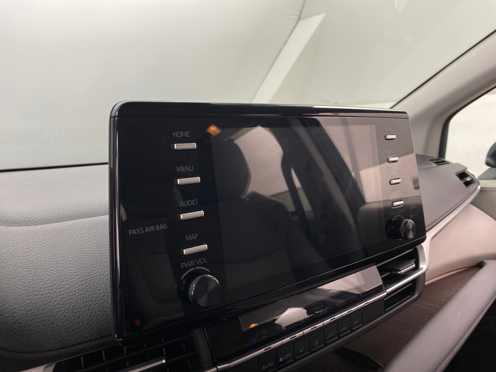 Thumbnail: 2024 Toyota Sienna - 4