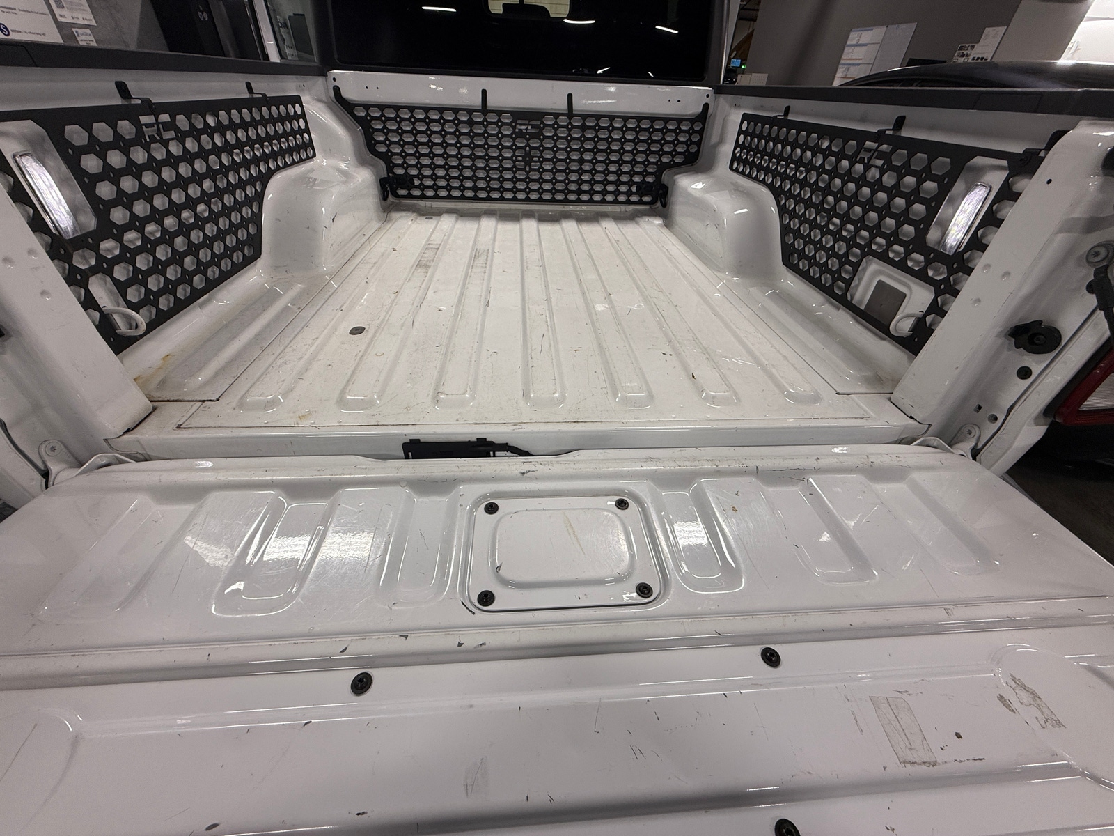 Thumbnail: 2023 Jeep Gladiator - 7