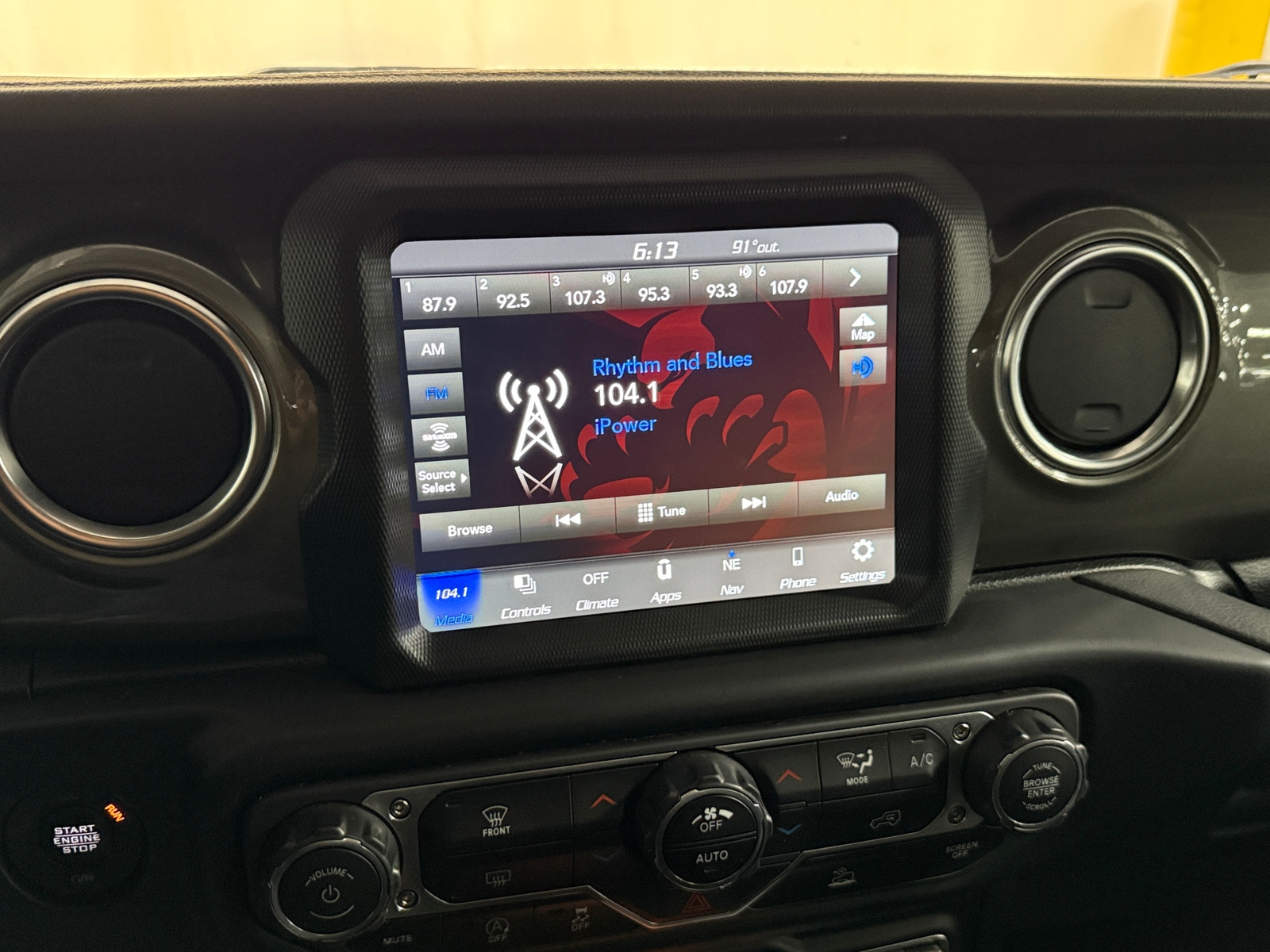 Thumbnail: 2023 Jeep Gladiator - 4