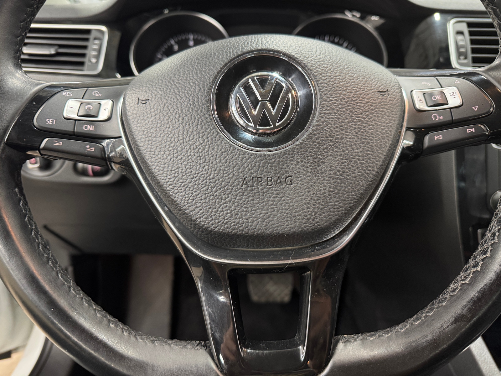 Thumbnail: 2017 Volkswagen Jetta - 4