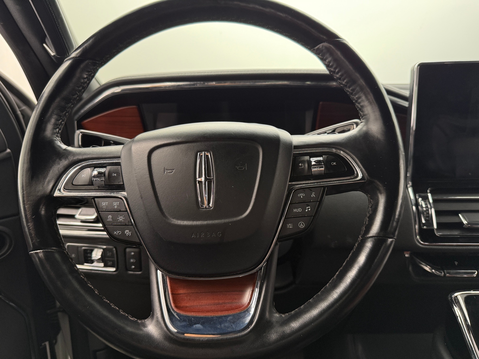 Thumbnail: 2022 Lincoln Navigator - 4