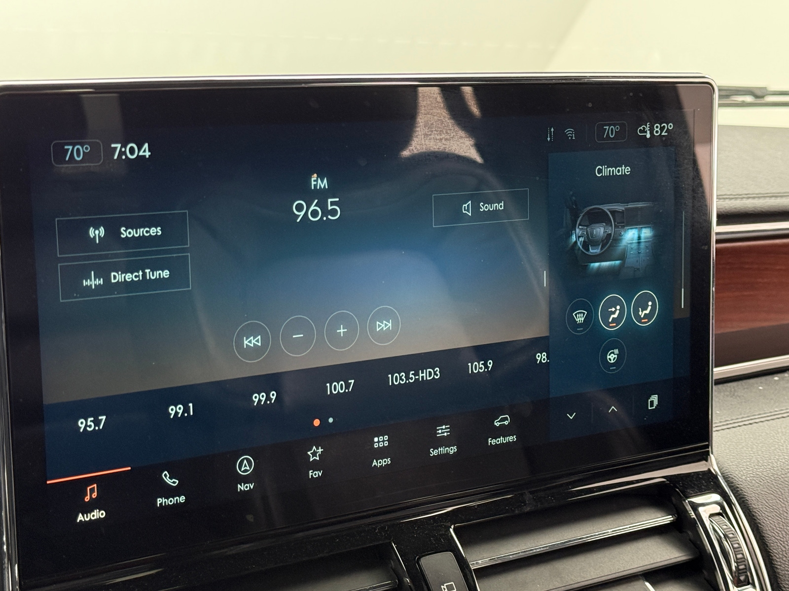 Thumbnail: 2022 Lincoln Navigator - 3