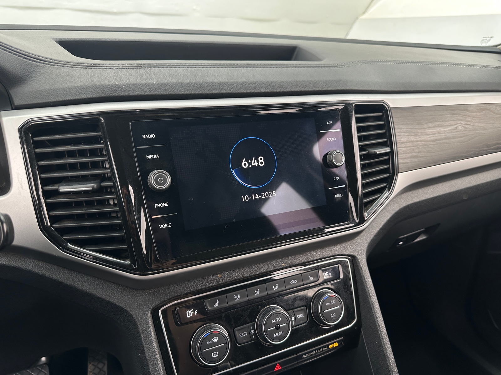 Thumbnail: 2023 Volkswagen Atlas - 3